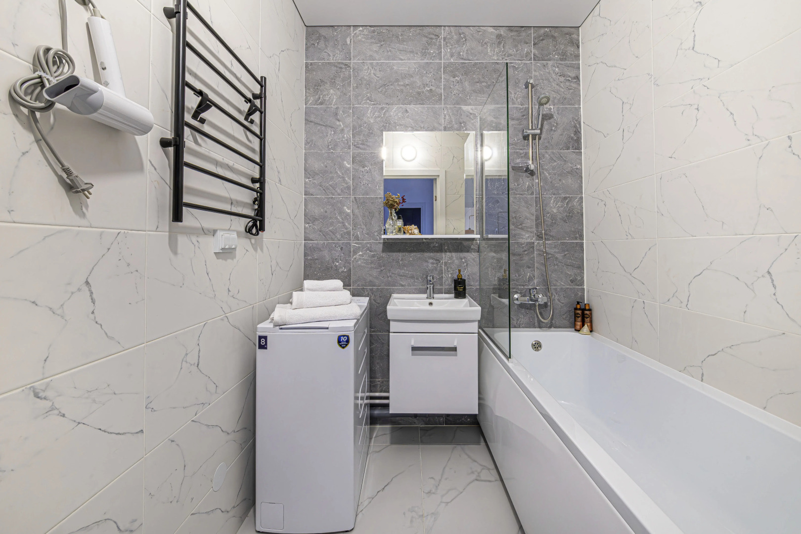 4flats MONOCHROME Квартира у набережной Невы в ЖК бизнес-класса