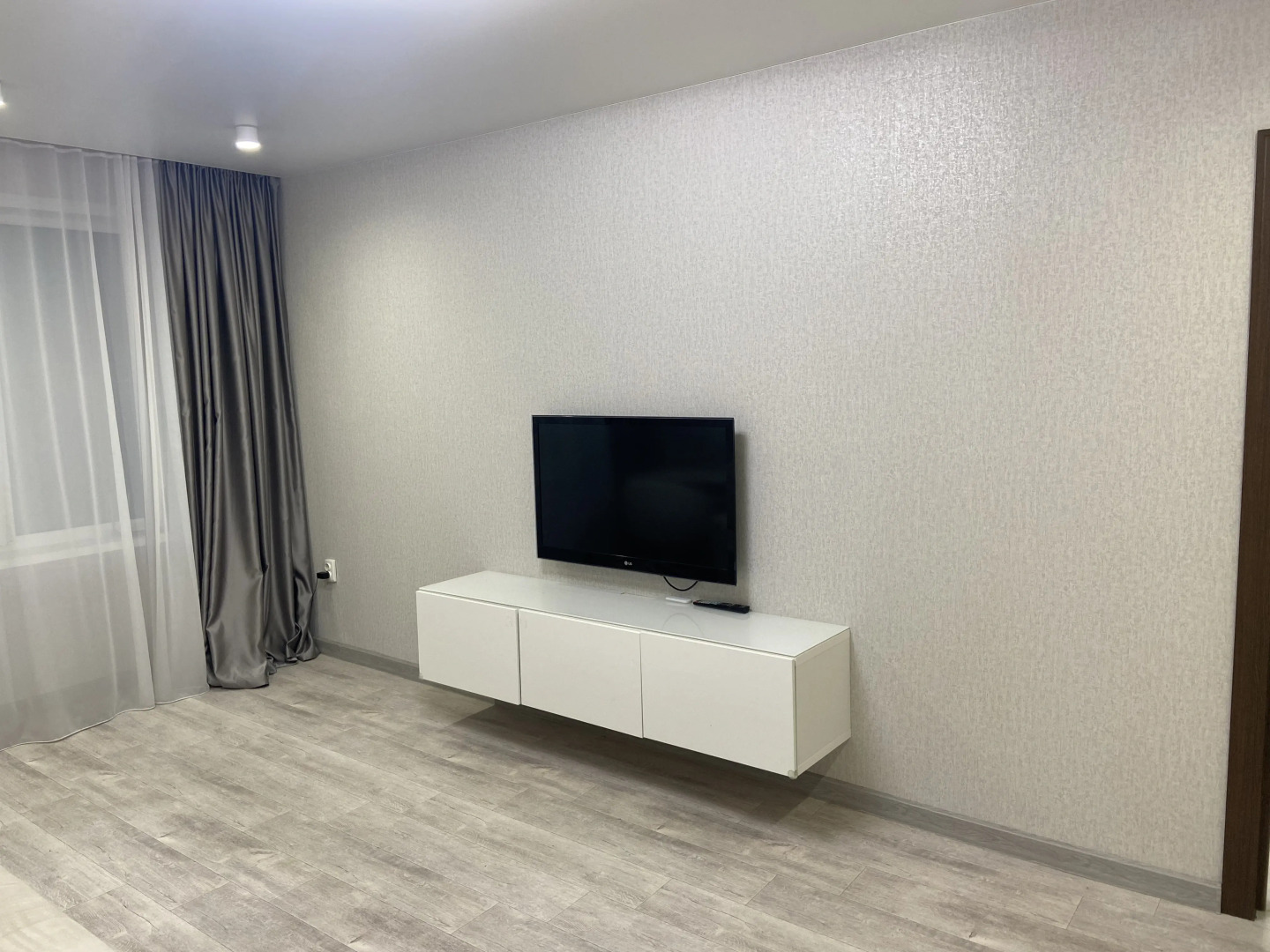 Квартира Двухкомнатная у метро напротив Северного вокзала