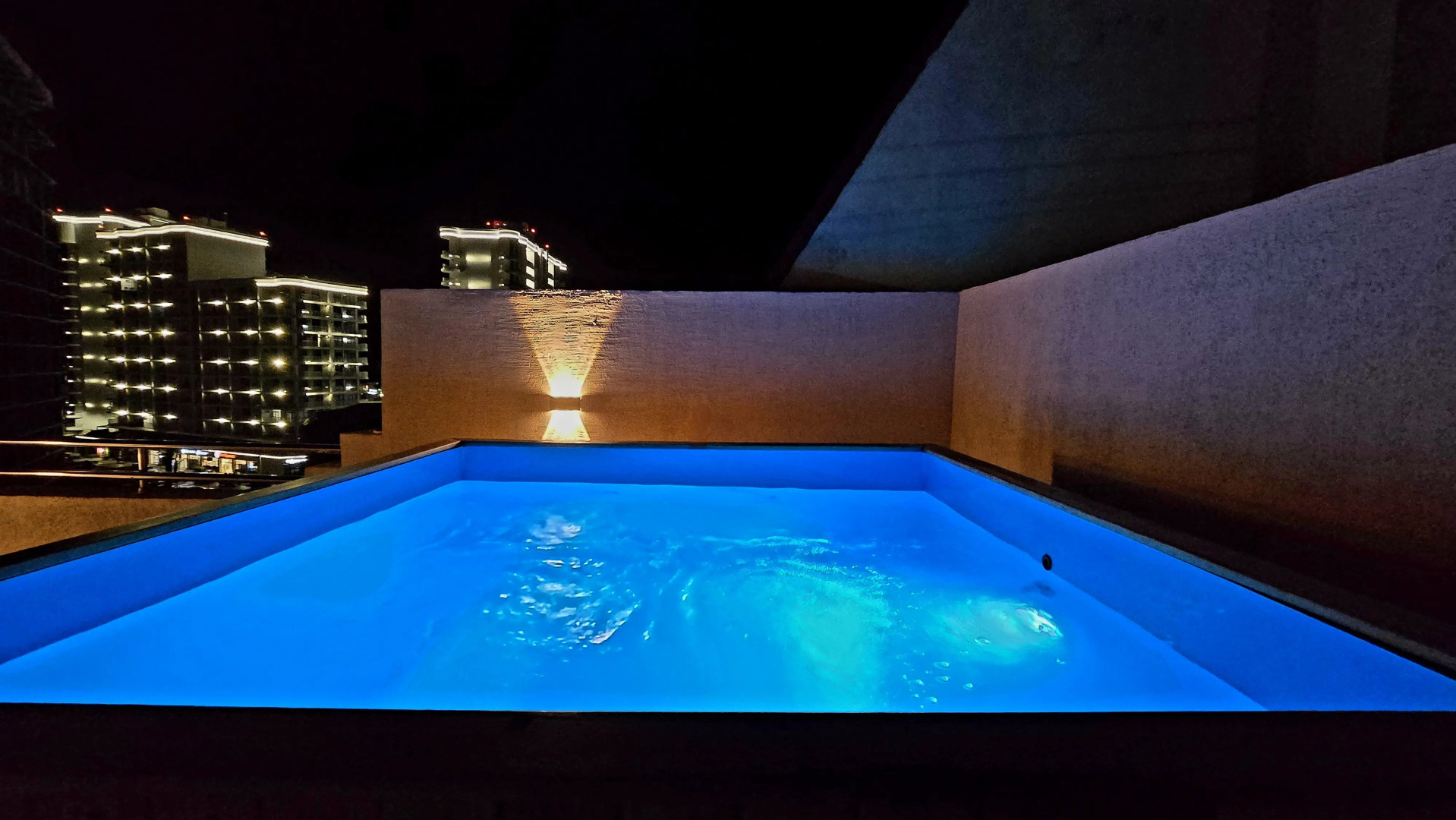 Частный Дом Таунхаус с Панорамной Крышей