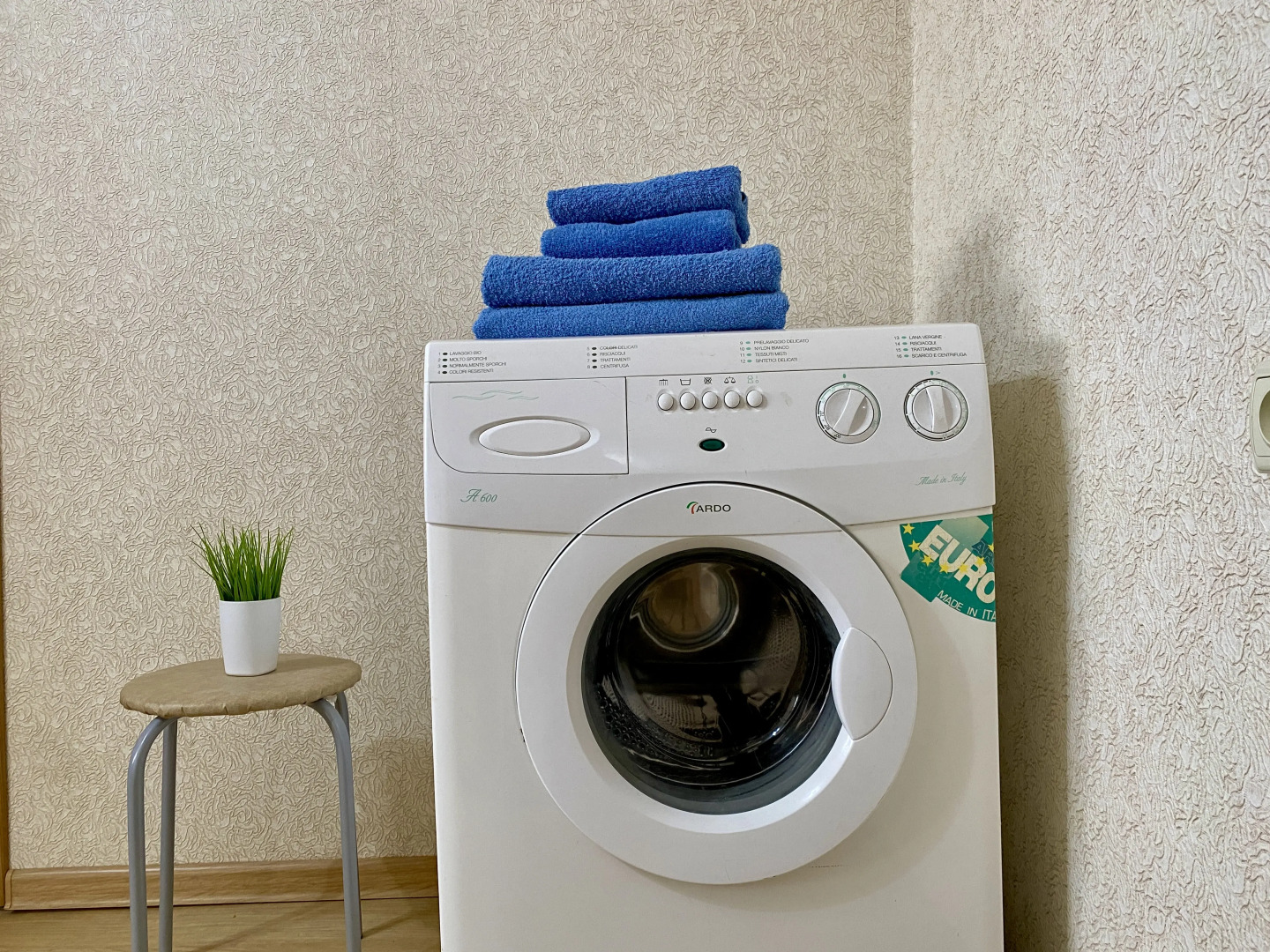 Квартира трехкомнатная рядом с цирком