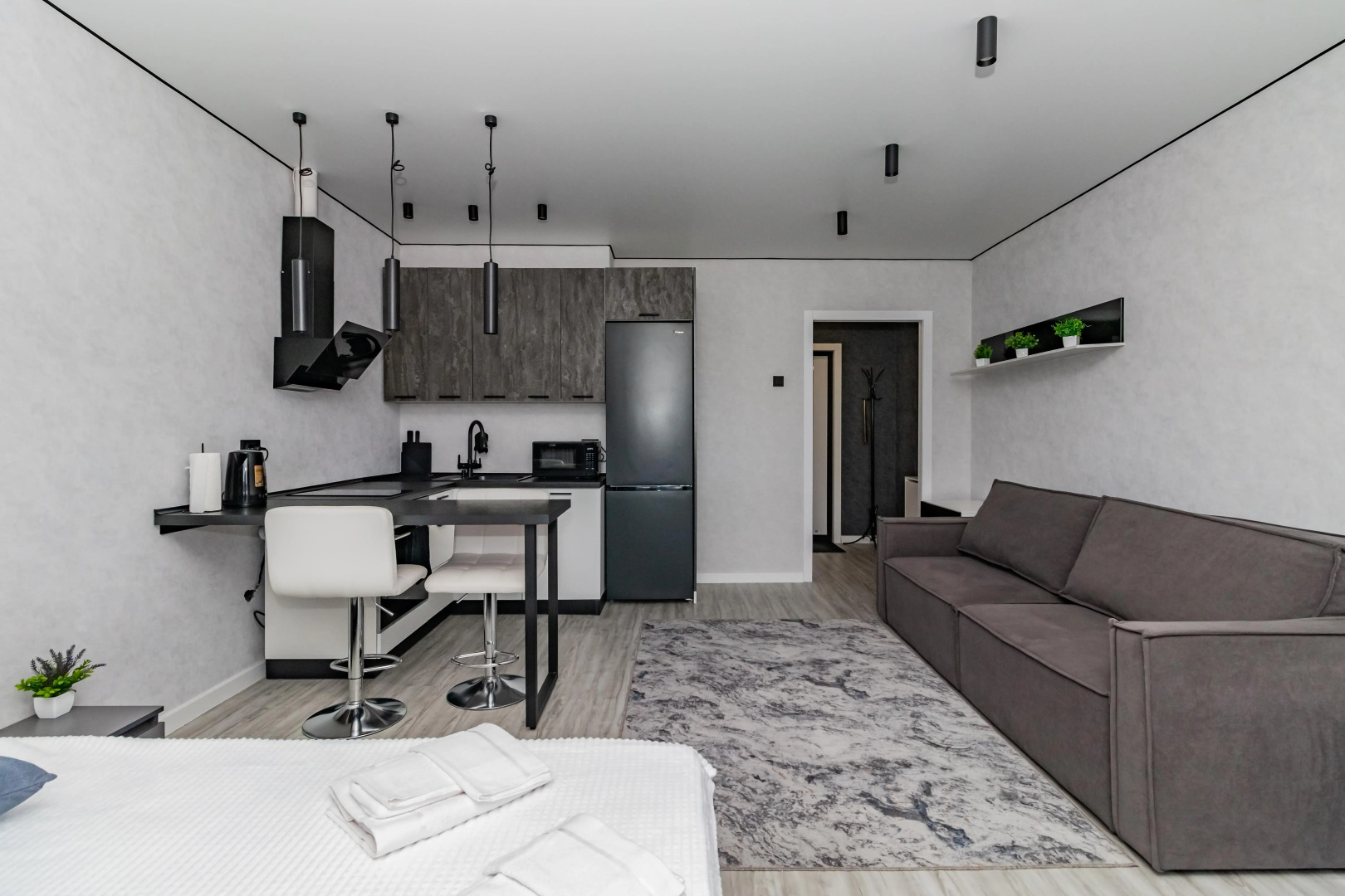 Квартира Нoвaя студия pacположена в ЖK Pиверсaйд Академ. В тихом зеленом дворе на берегу реки Миасс