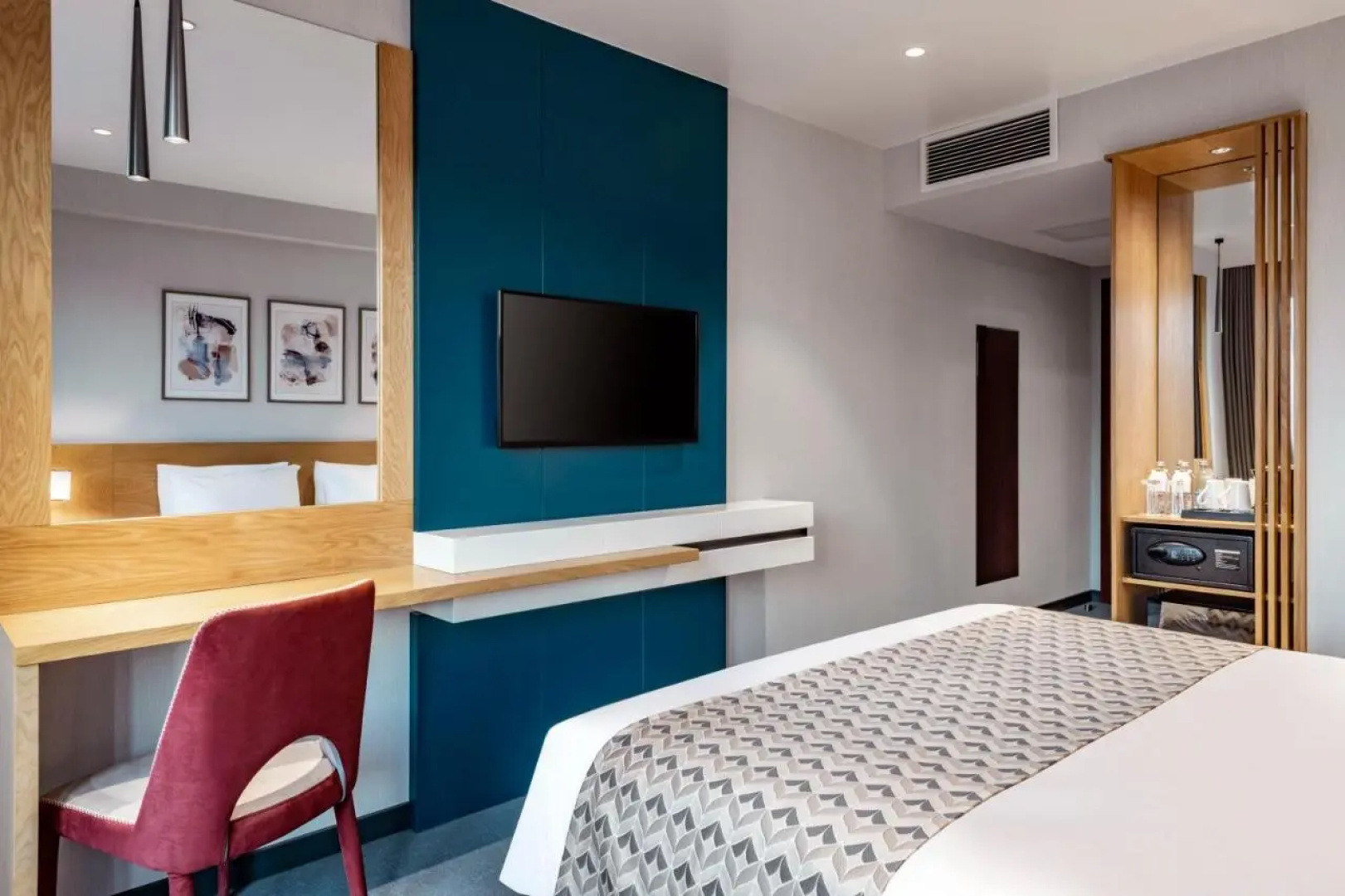 Отель Clocks Hotel Tbilisi