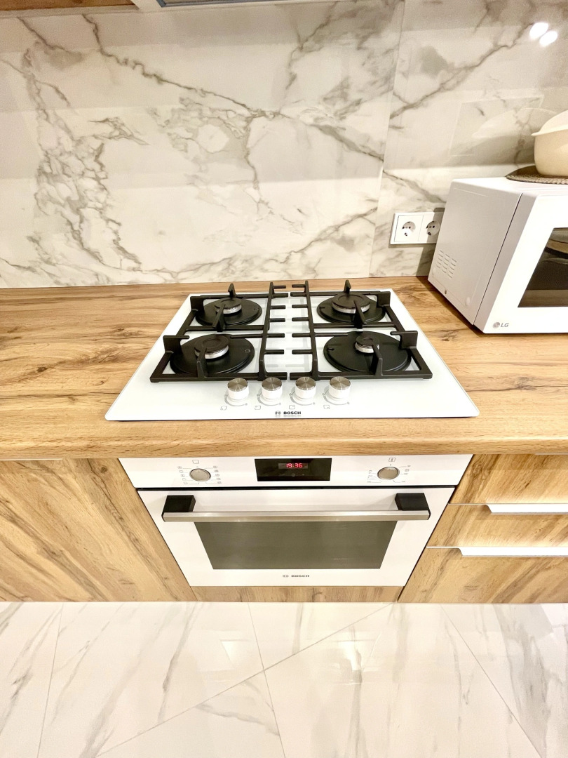 Апартамент в 5 минутах от моря с бассейном на Мира 44лит6