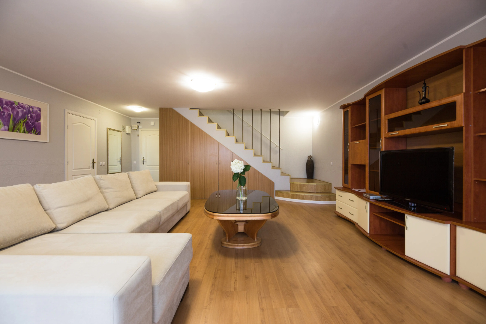 Апартаменты 4-комнатные HomeApart Сторожовская, 8