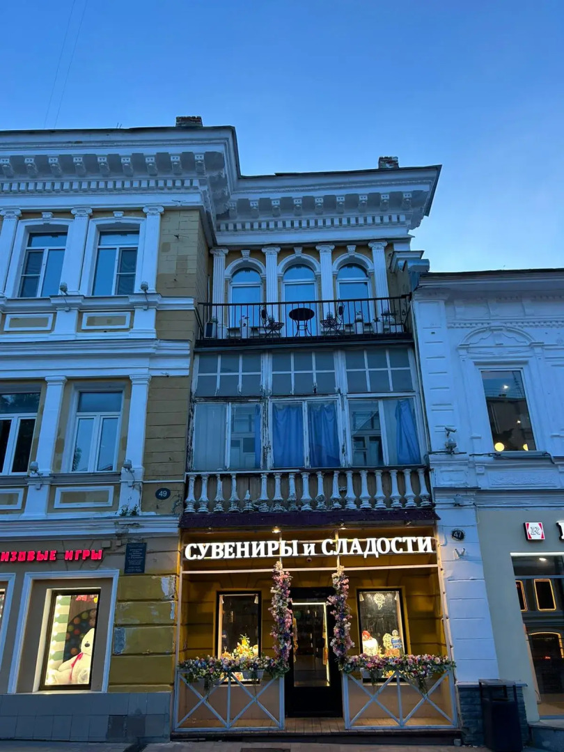 Квартира Уютный Лофт с балконом на главной улице Столицы Закатов