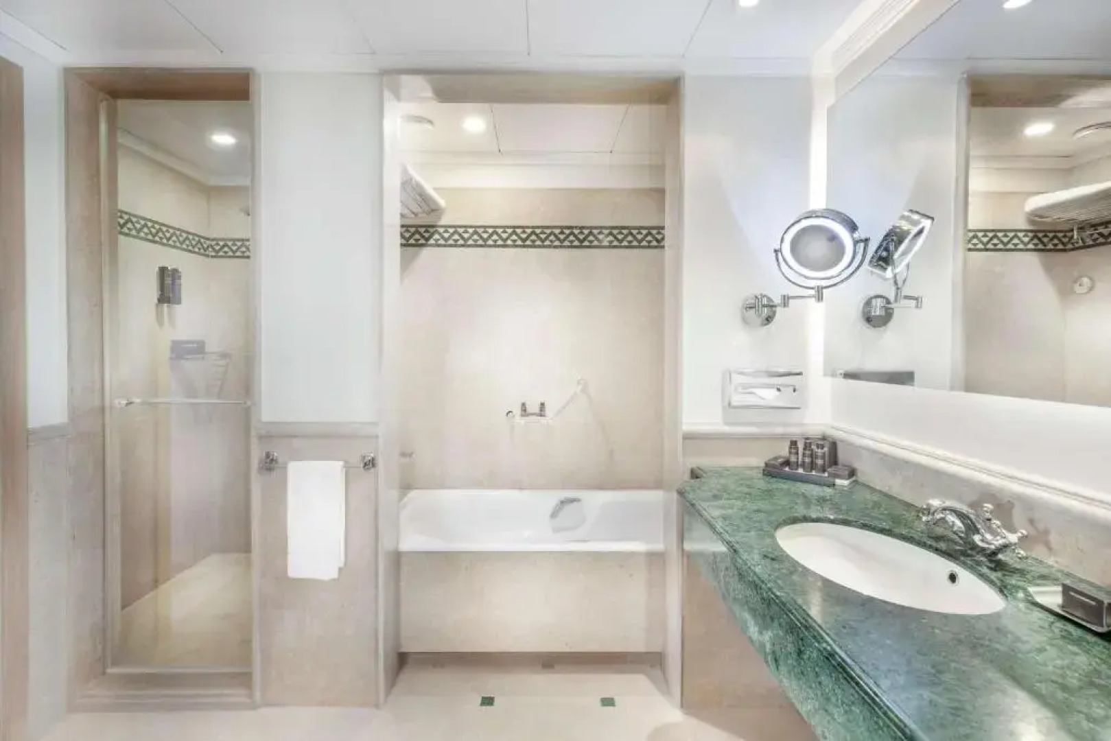 Ночлег и завтрак (B&B) Steigenberger Nile Palace Luxor Travel