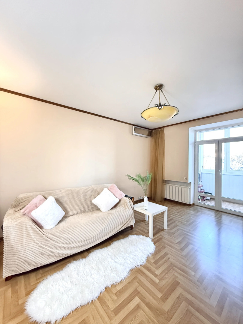 Квартира Уютная Двухкомнатная с Балконом в Центре Города