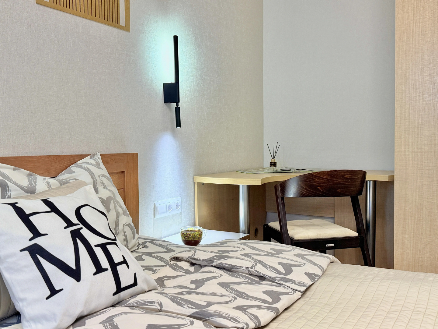 Жилое помещение 2-к квартира у метро Молодежная с яркими закатами