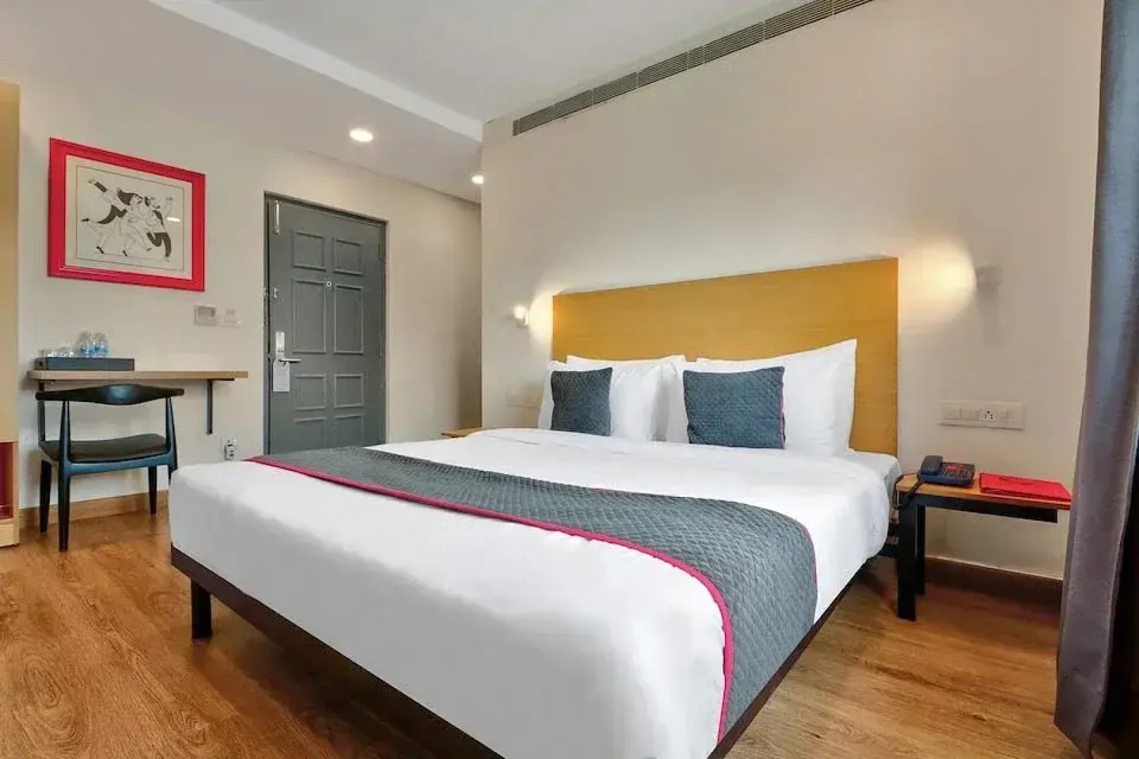 Отель Consulate By Book Meri