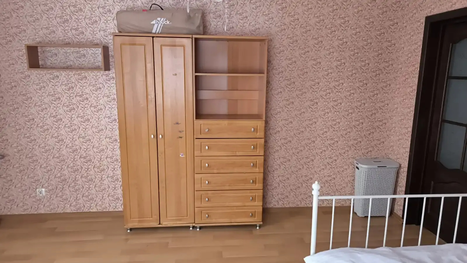 Частный дом с бассейном, сауной и камином