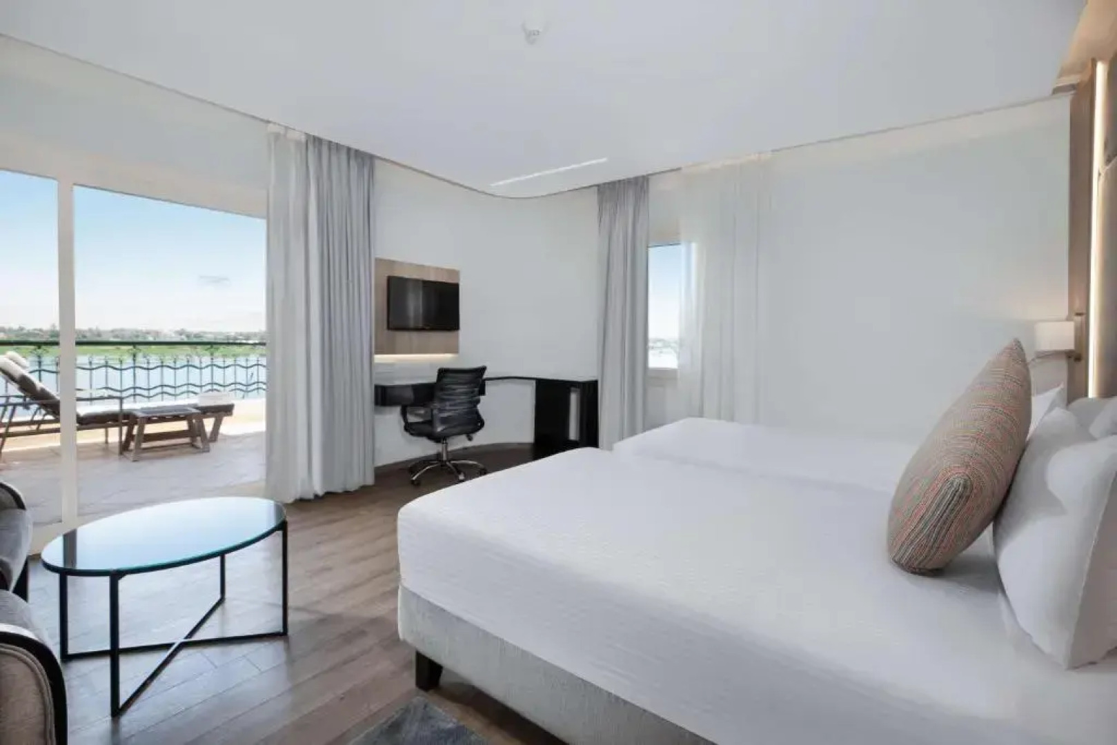 Ночлег и завтрак (B&B) Steigenberger Nile Palace Luxor Travel