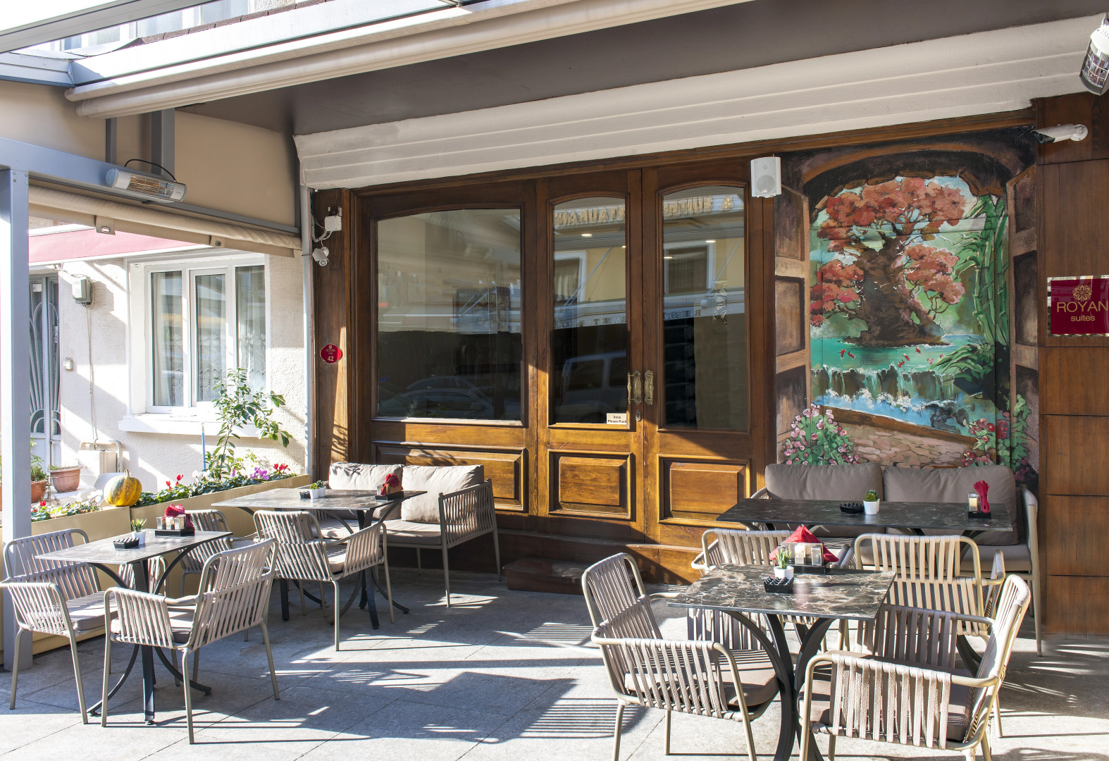 Royan Suites Boutique Hotel