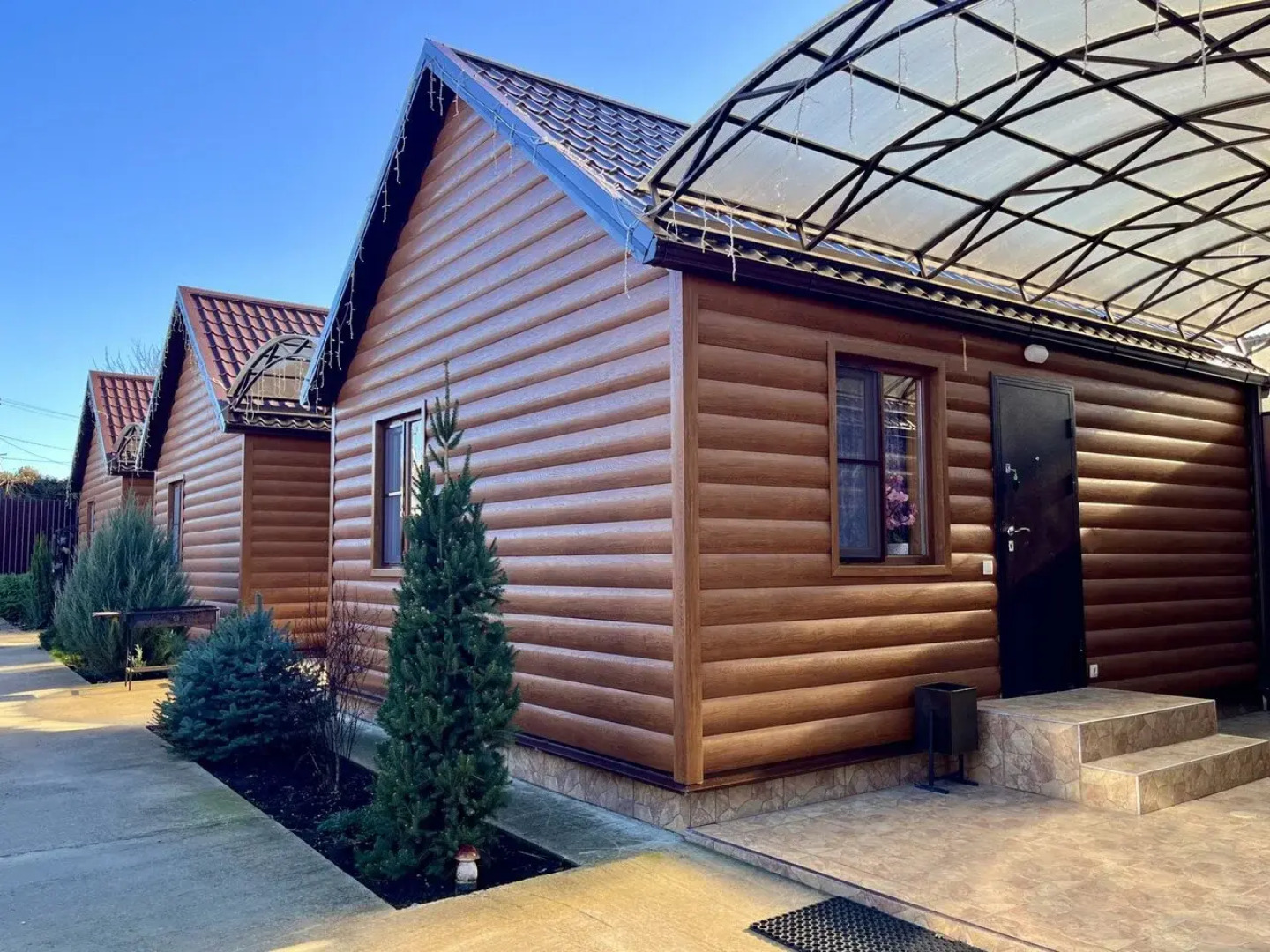 Гостевой дом У Пруда от Травел Хотелс Антураж