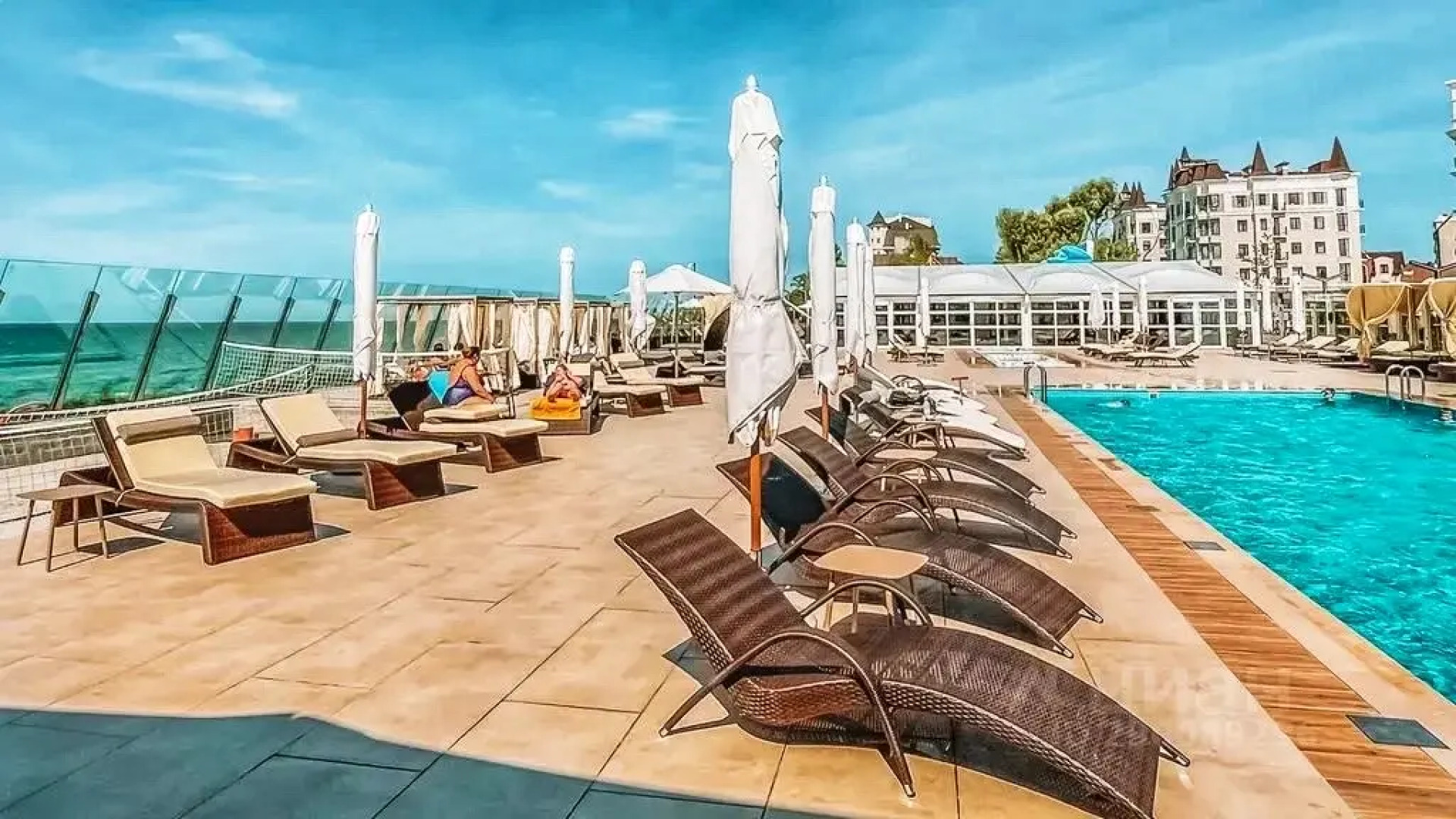 Квартира 2-х комнатная на 1-й линии с видом на море в элитном ЖК