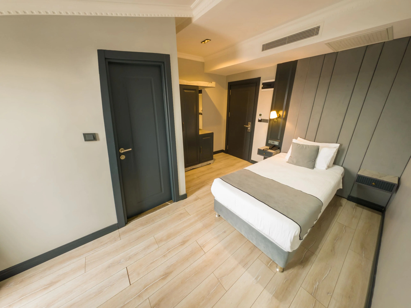 Отель Express Plus