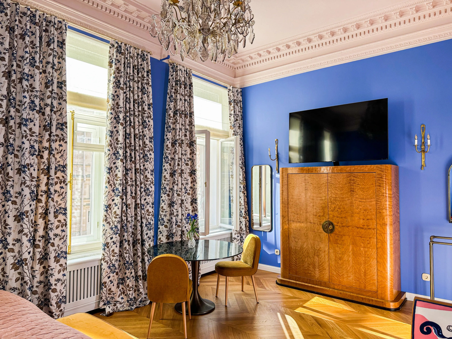 Апартаменты Эксклюзивная квартира Уголок Парижа