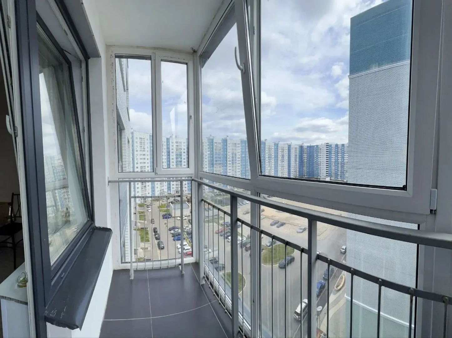 Квартира с диванчиком в новом районе у ТЦ Глобус