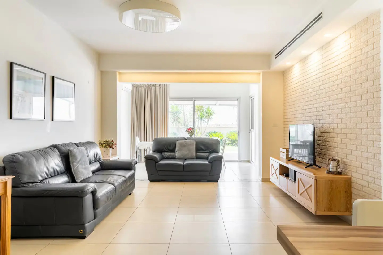 Квартира GW002 Gugel Waves Amazing Seaview & Garden Family Apartments