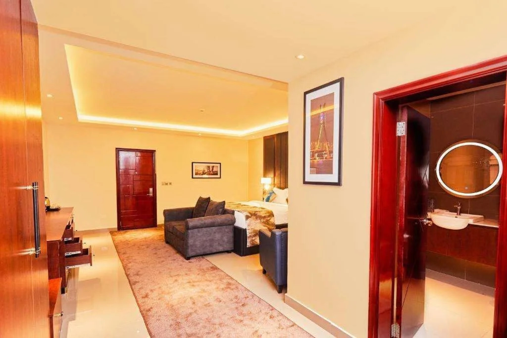 Отель The Yacht Hotel