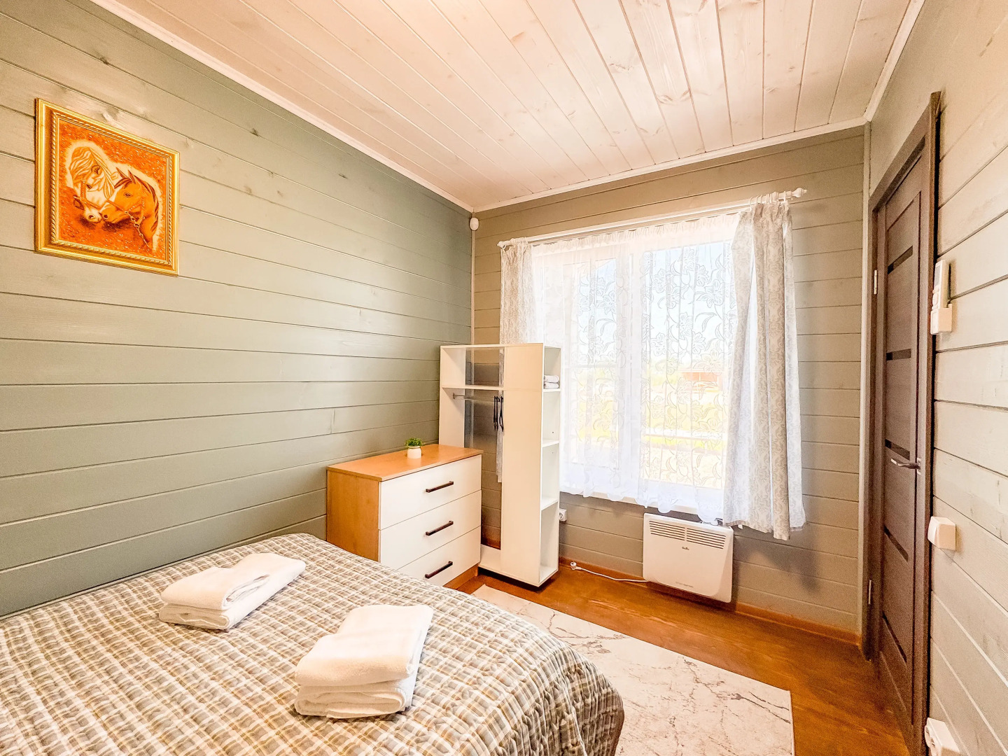 Частный дом Небольшой дом у озера