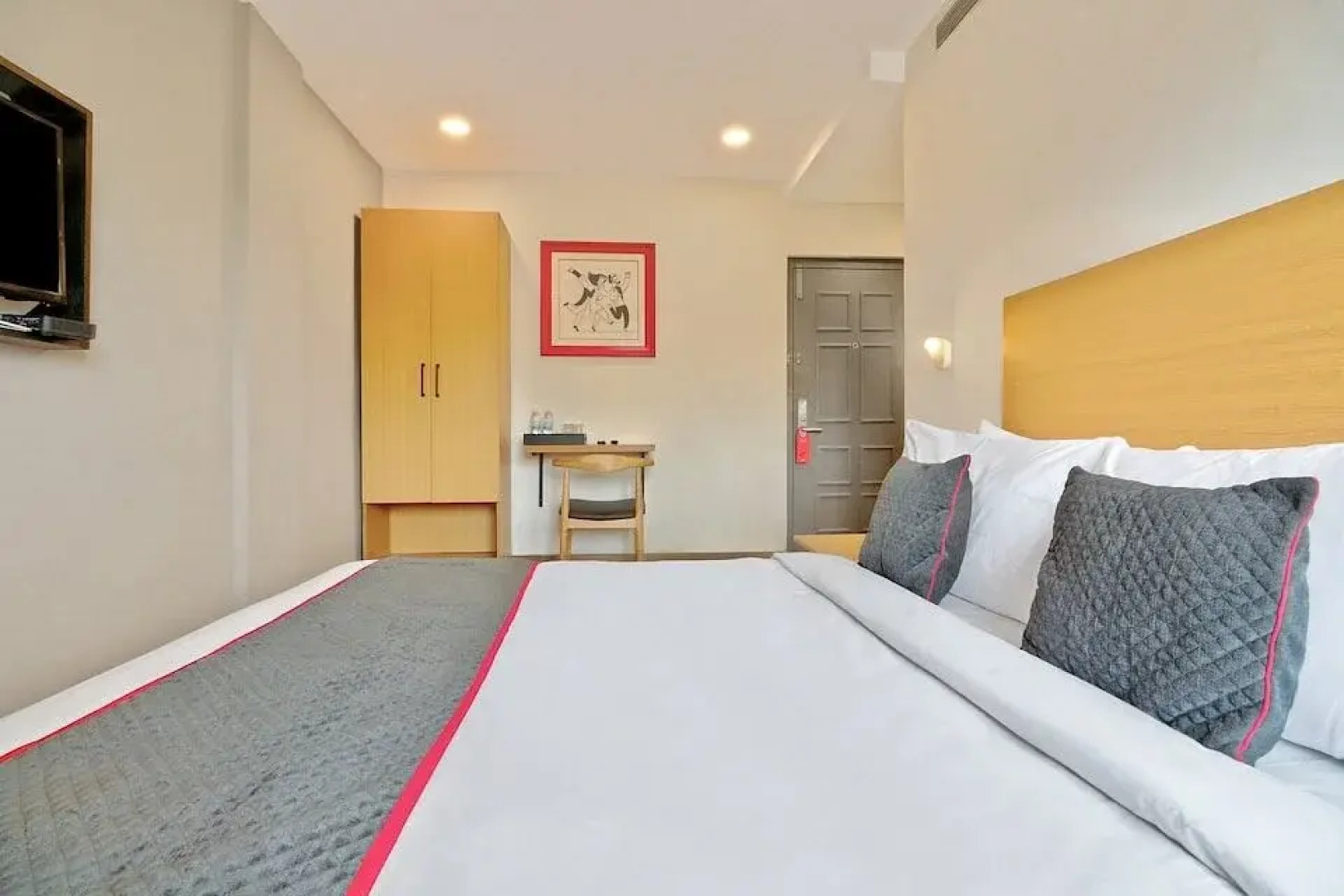 Отель Consulate By Book Meri