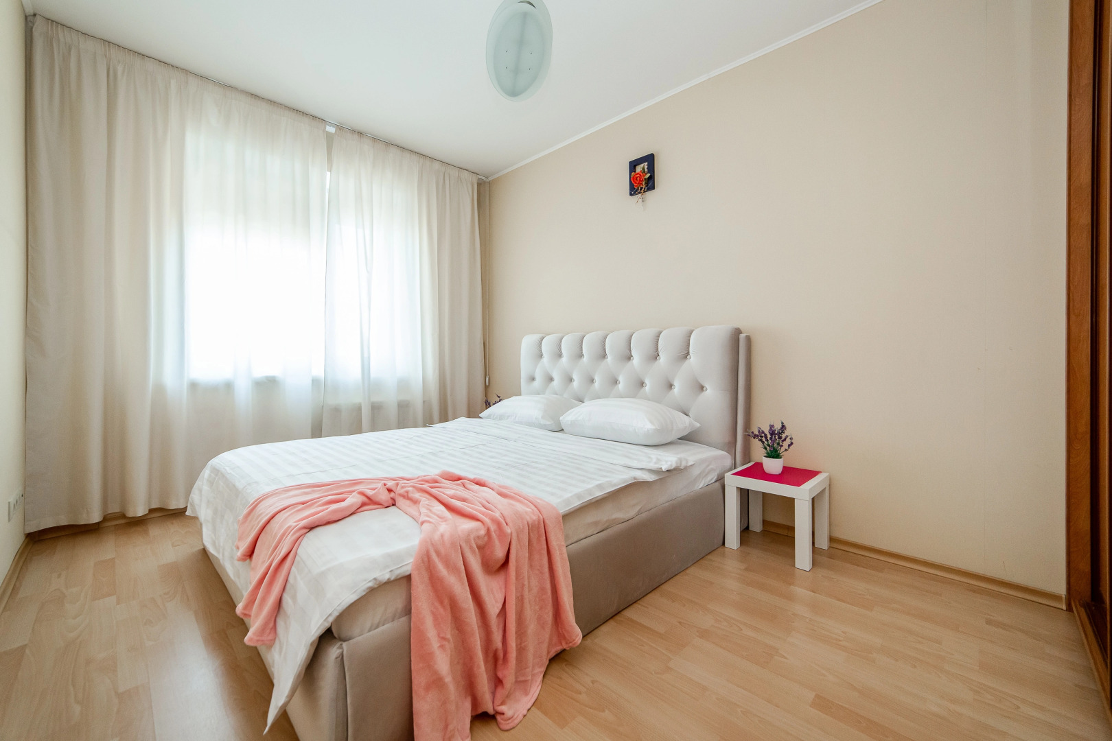 Трехкомнатные апартаменты GALLERY Minsk на Мельникайте с балконом