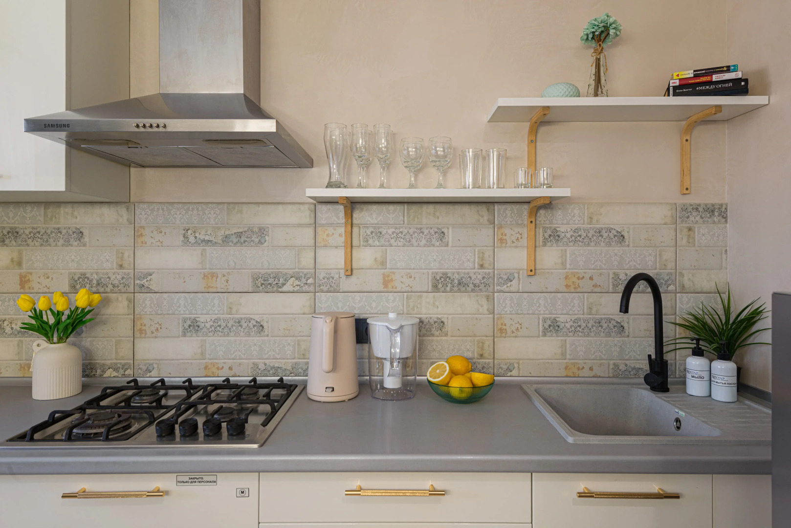 Квартира 1-к в центре на Н.Рождественского 1 от RentAp, 4 сп.места