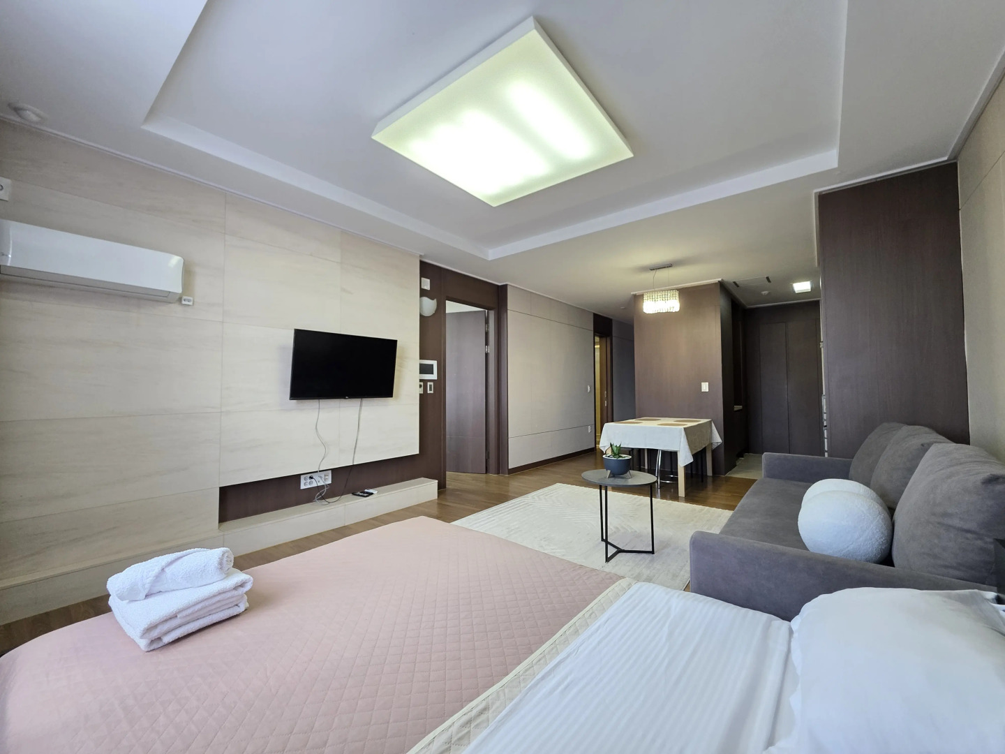 Апартаменты Luxury возле посольства США 2й этаж с шикарным видом на Мечеть