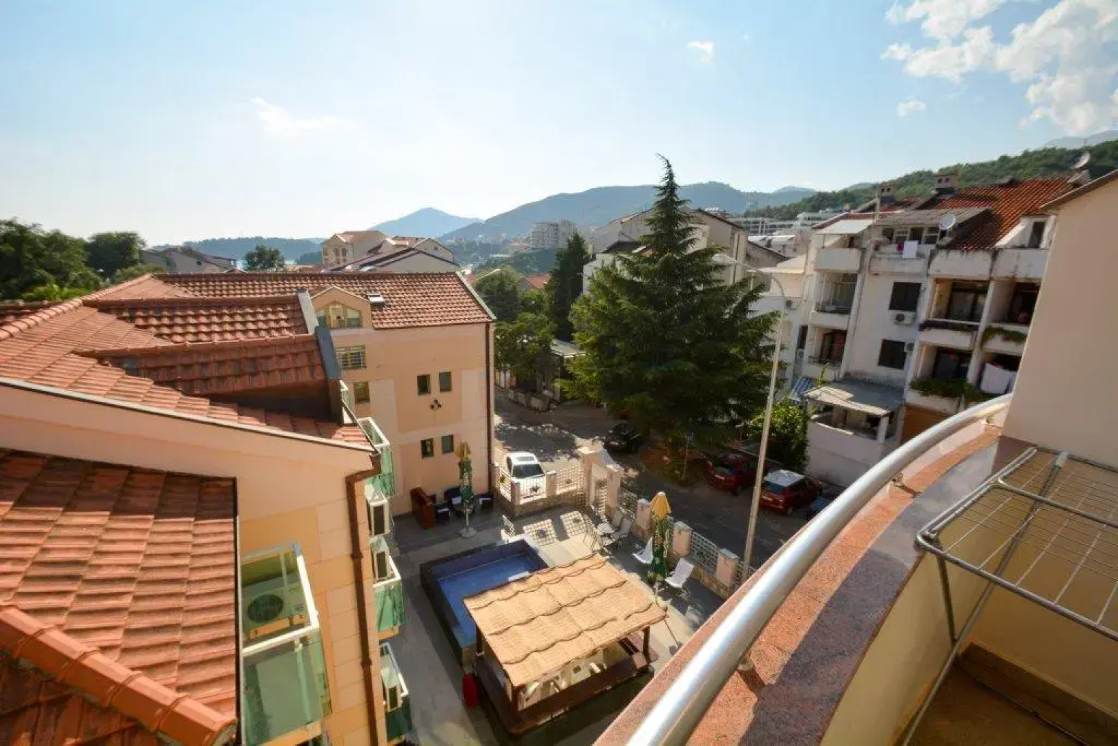 Отель Swiss Holiday