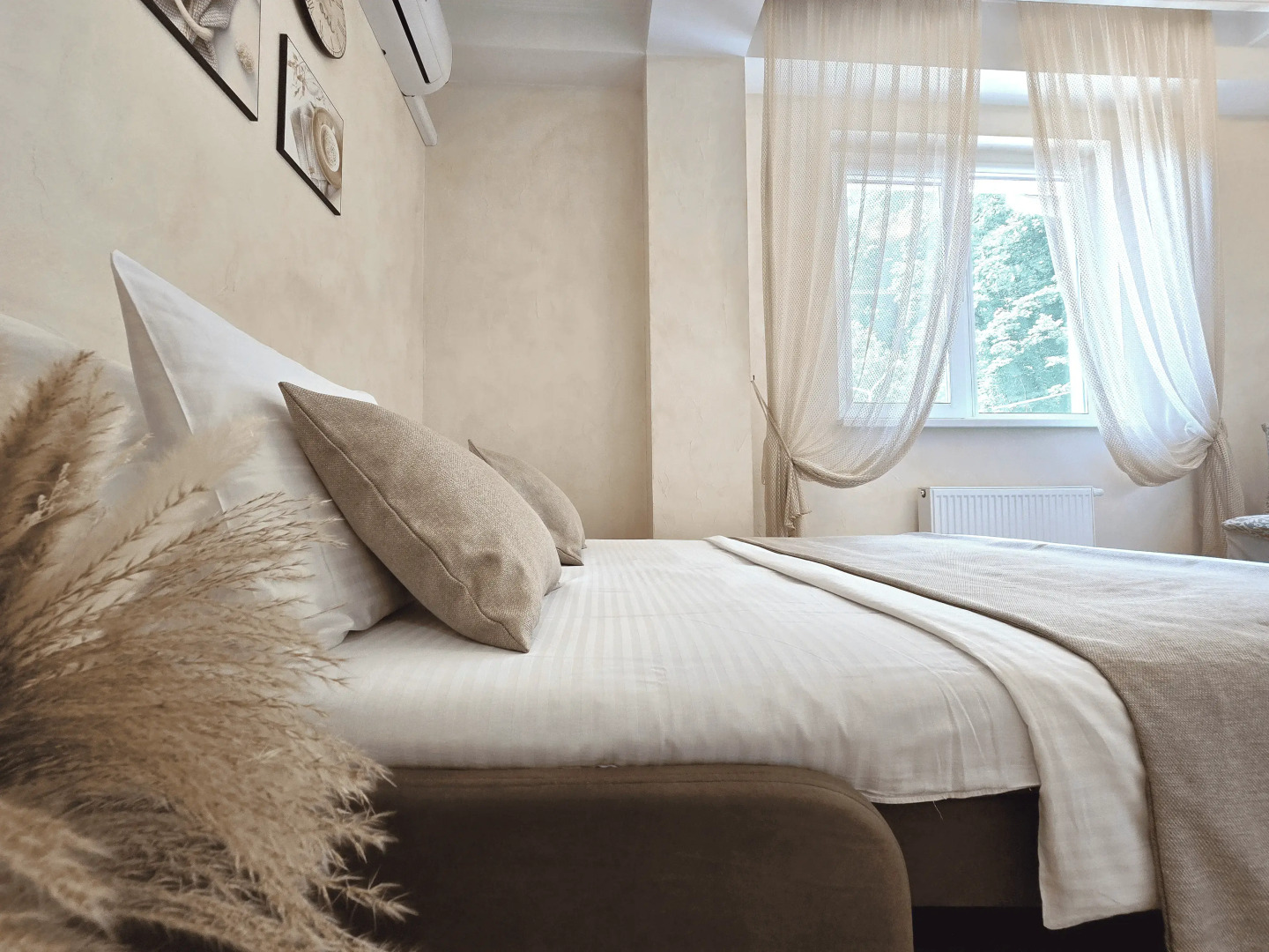 Квартира теплая с отдельной спальней полноценной кухней и видом на горы