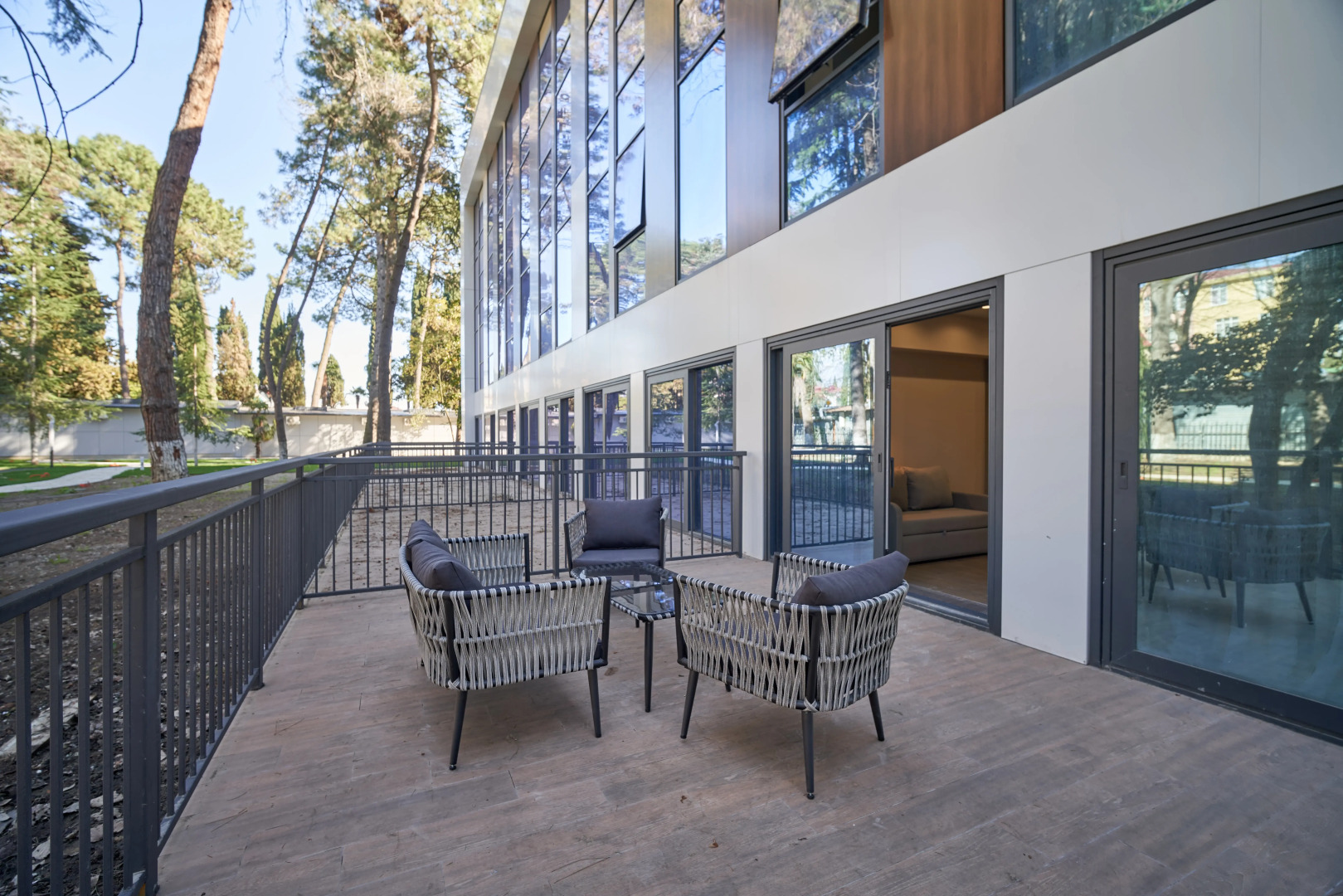 Отель Mirror Family