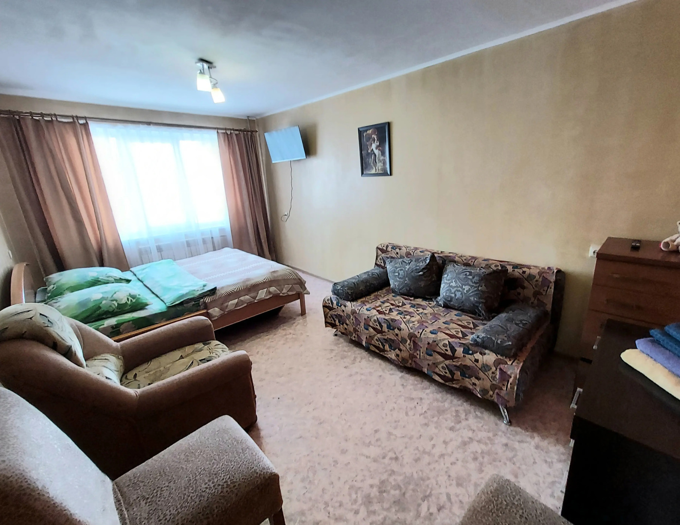 Квартира трёхкомнатная просторная (вместимость до 11 чел.) с изолированными комнатами в центре города