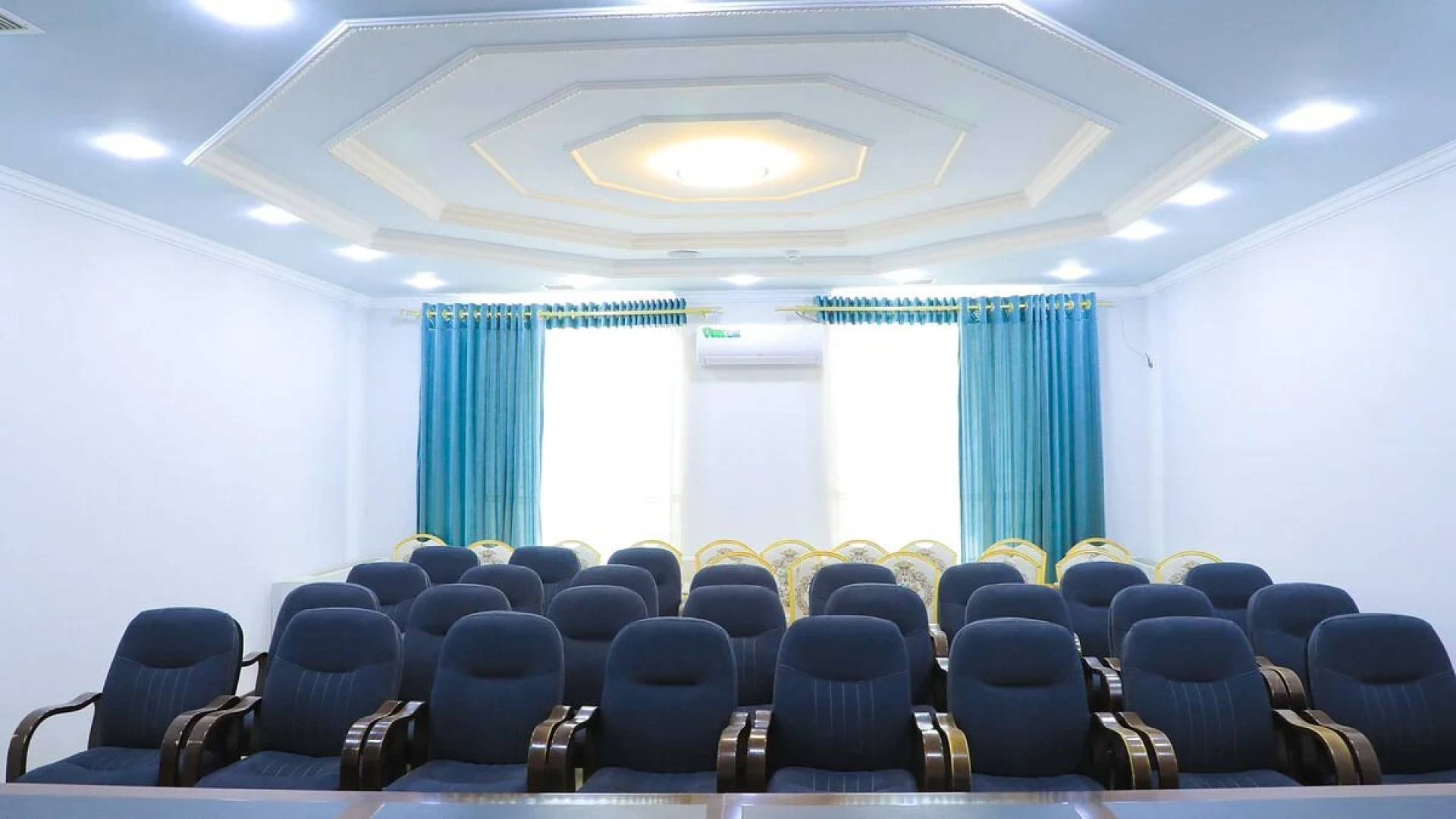 Отель Maqom Plaza