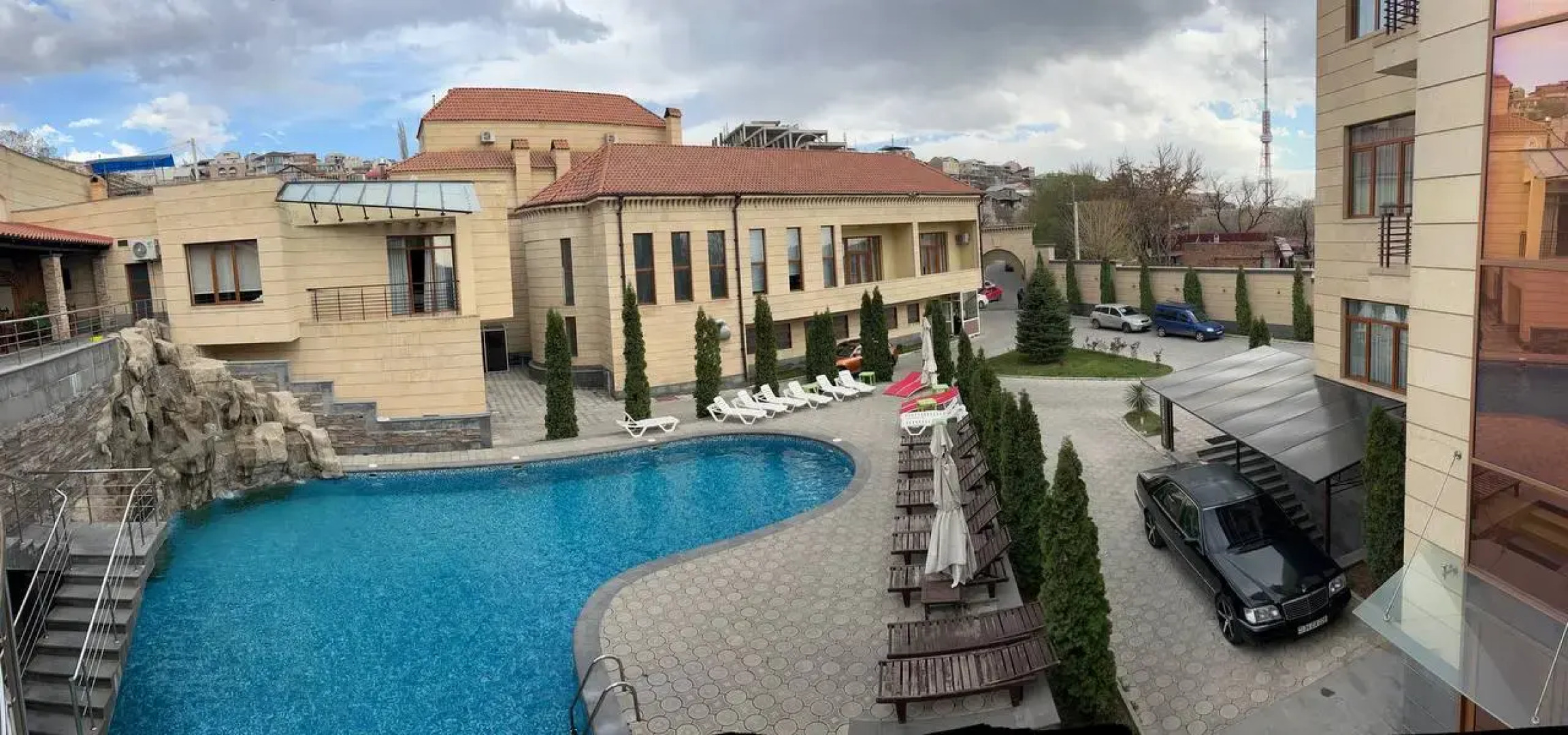 Отель Grand Hills