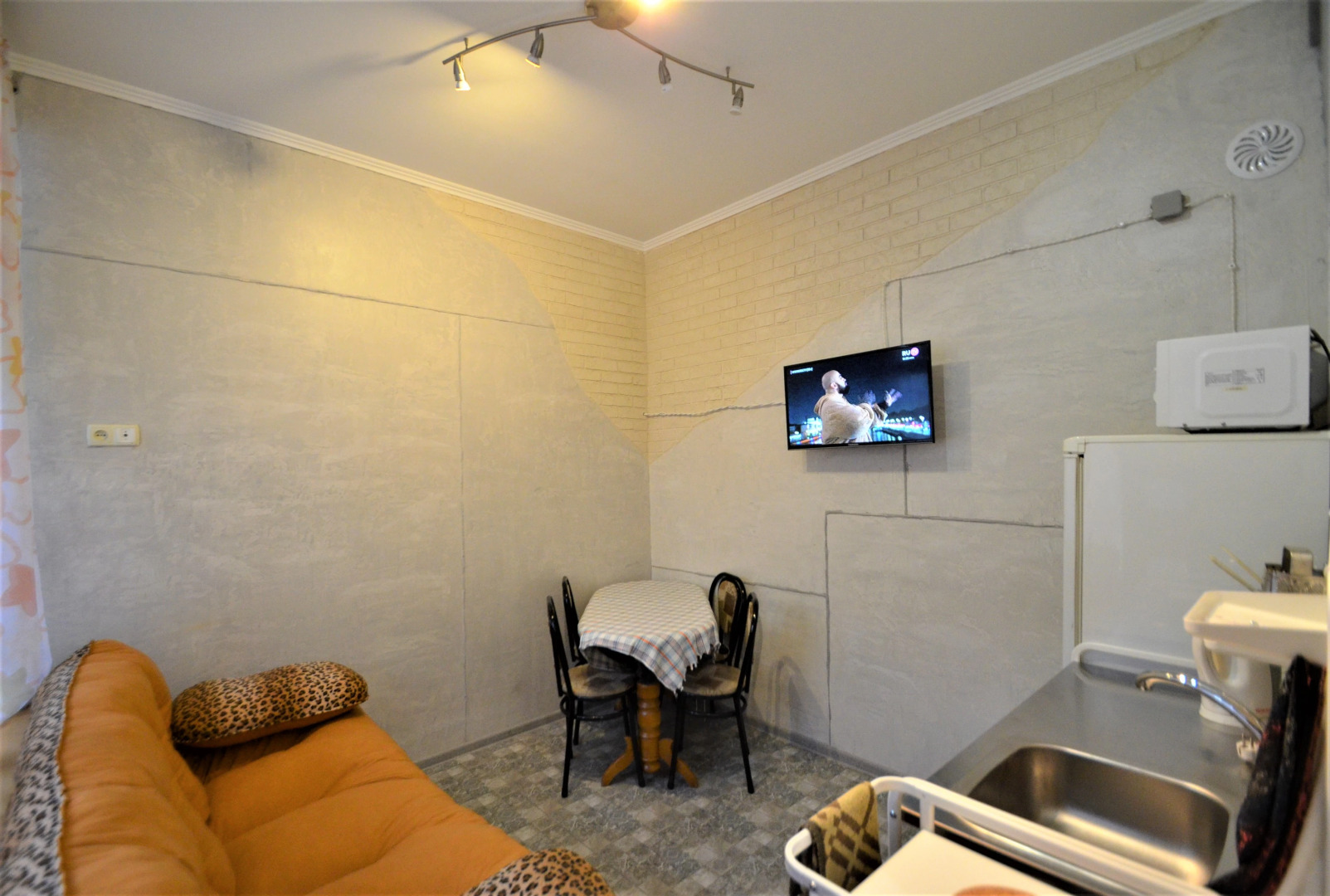 Апартаменты Статус на Кирова 10 в Ялте 1