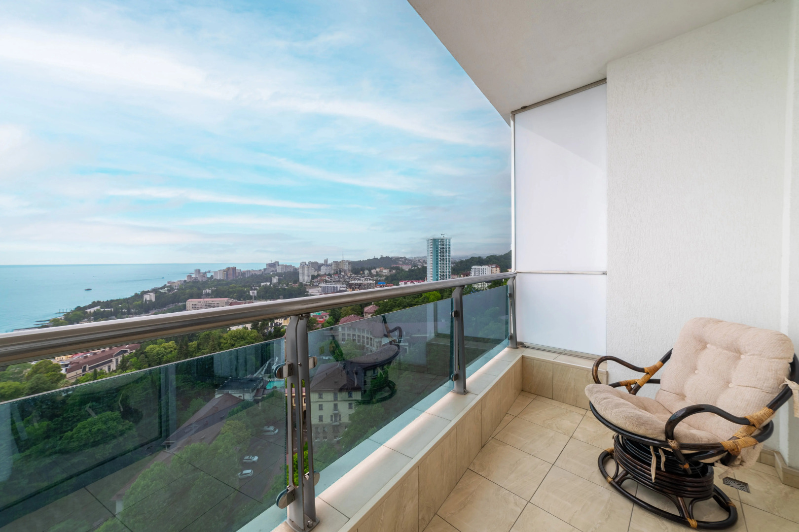 Квартира с двумя террасами и бассейном