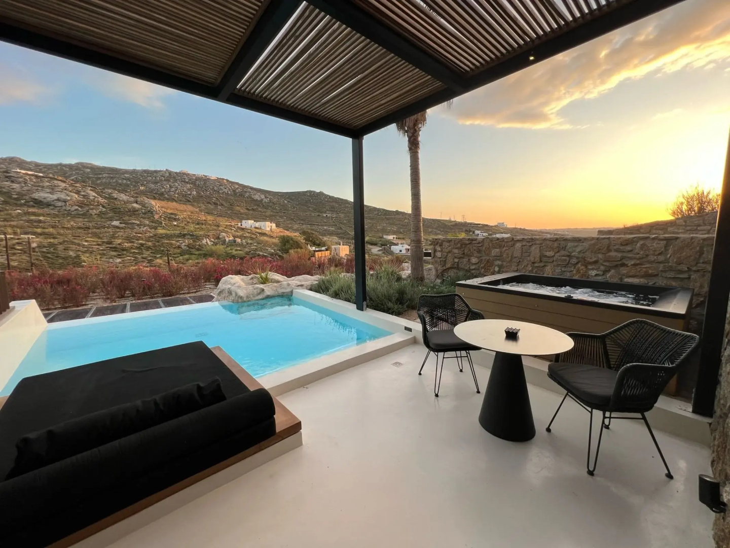 Отель Ftelia Black Villas