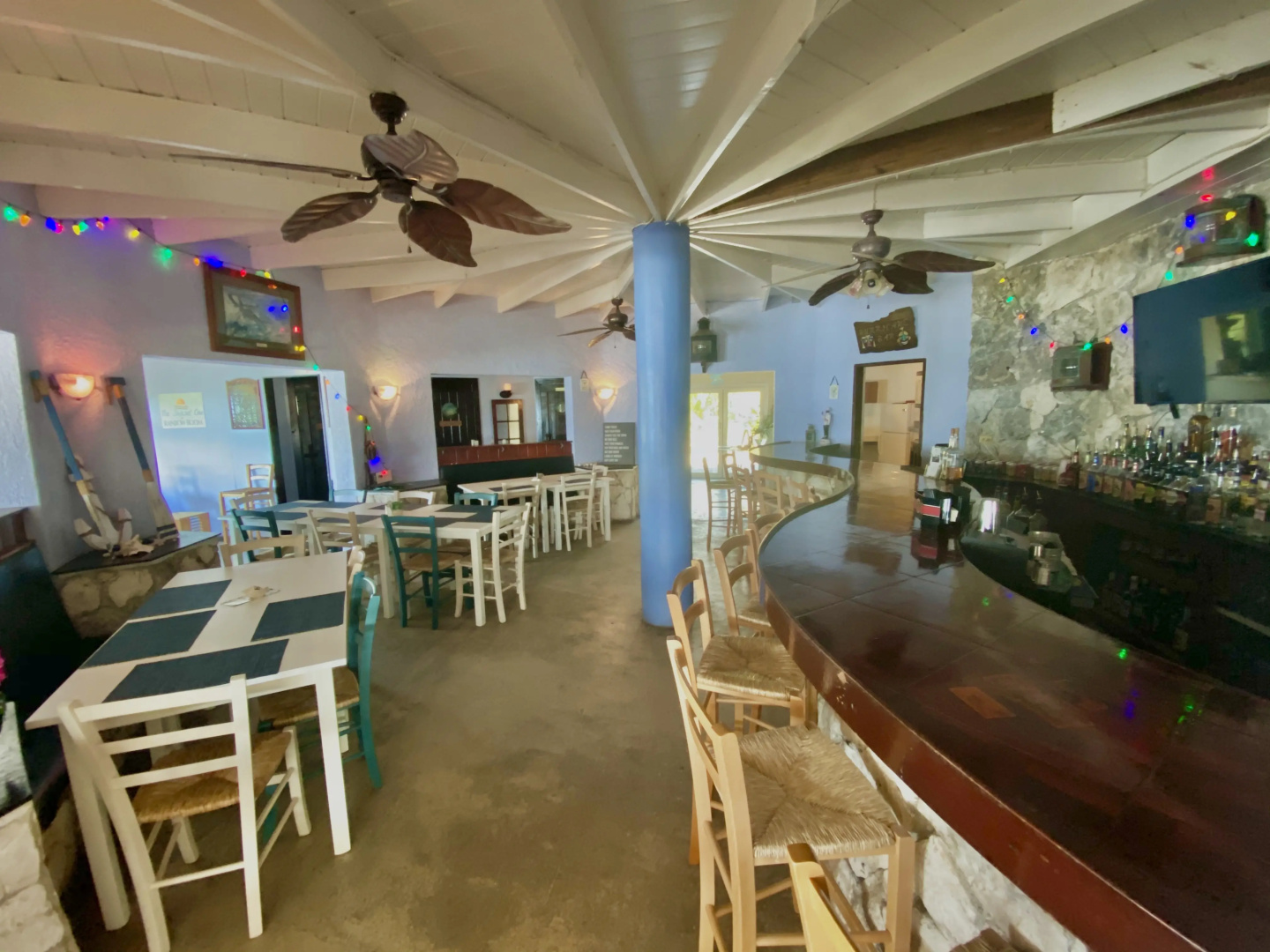 Отель The Sunset Cove And Rainbow Room