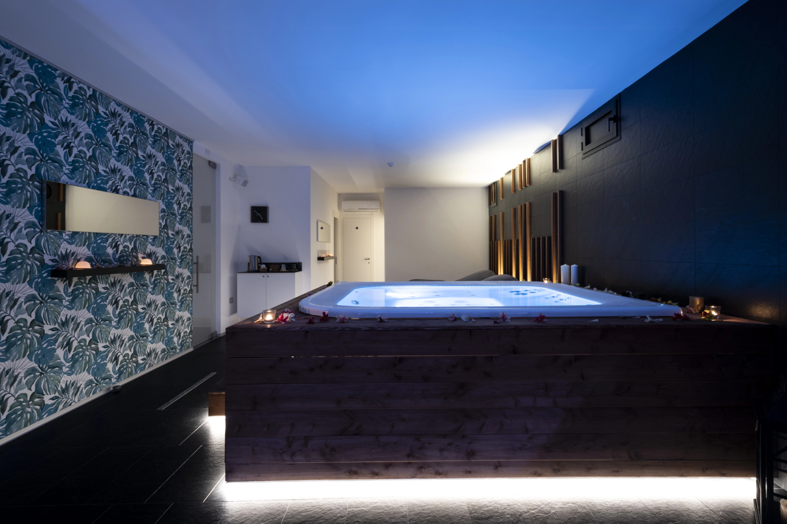 Отель Alkamuri Posh Hotel