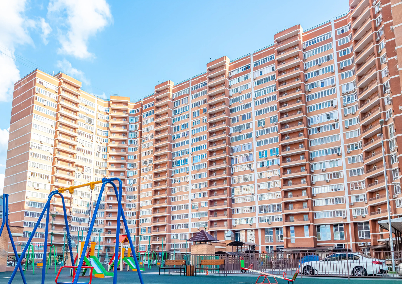 Апартаменты на 17 этаже в светлых тонах с видом на ЖК Тургенев , ФМР, Smart TV, комфорт и стиль by Depart Apart