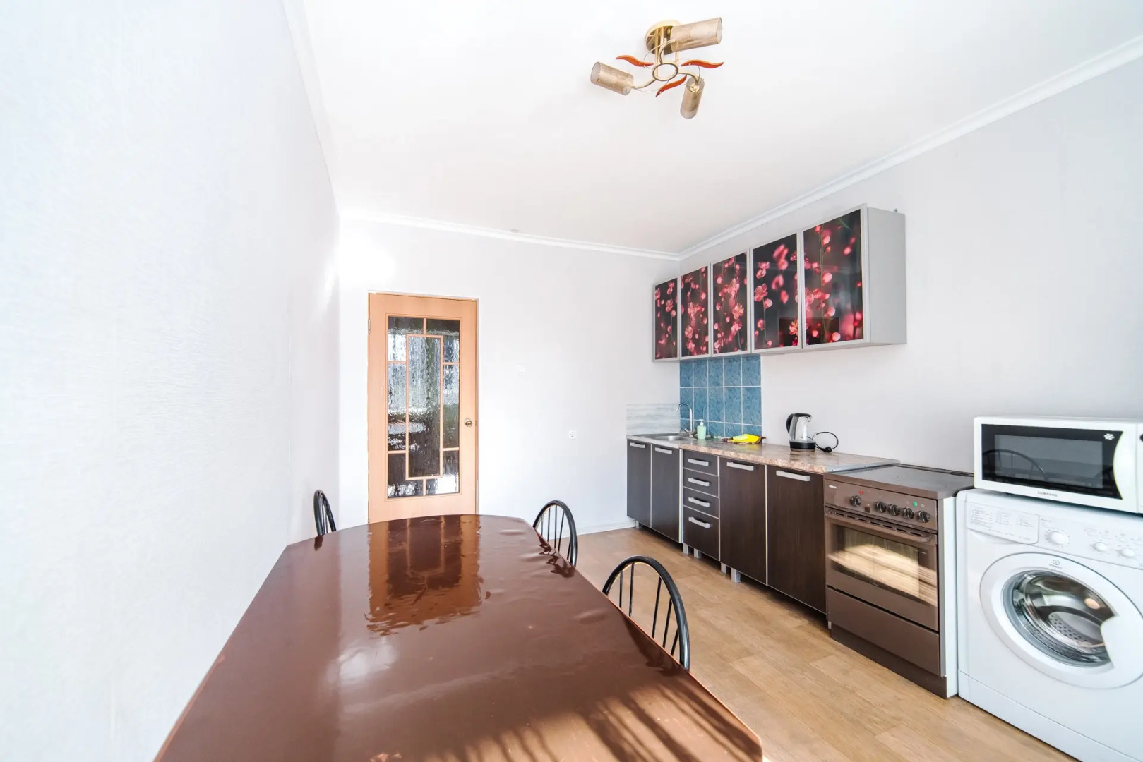 Квартира Островского 75/1