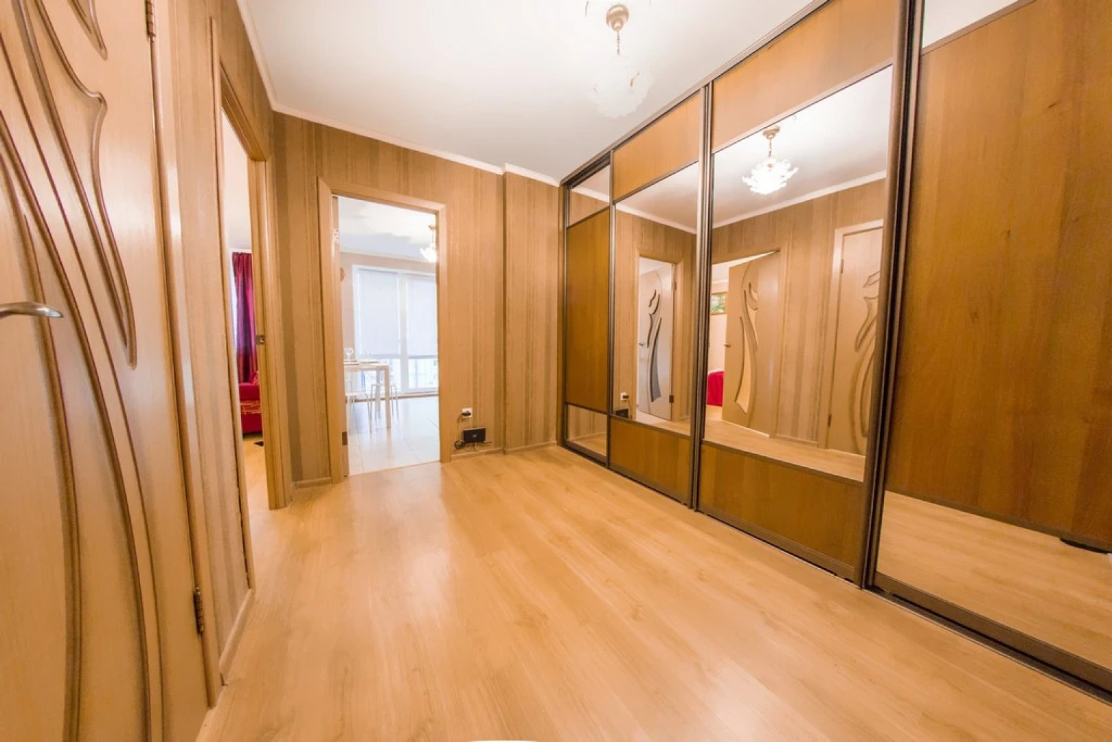 Апартаменты На Революционной 72