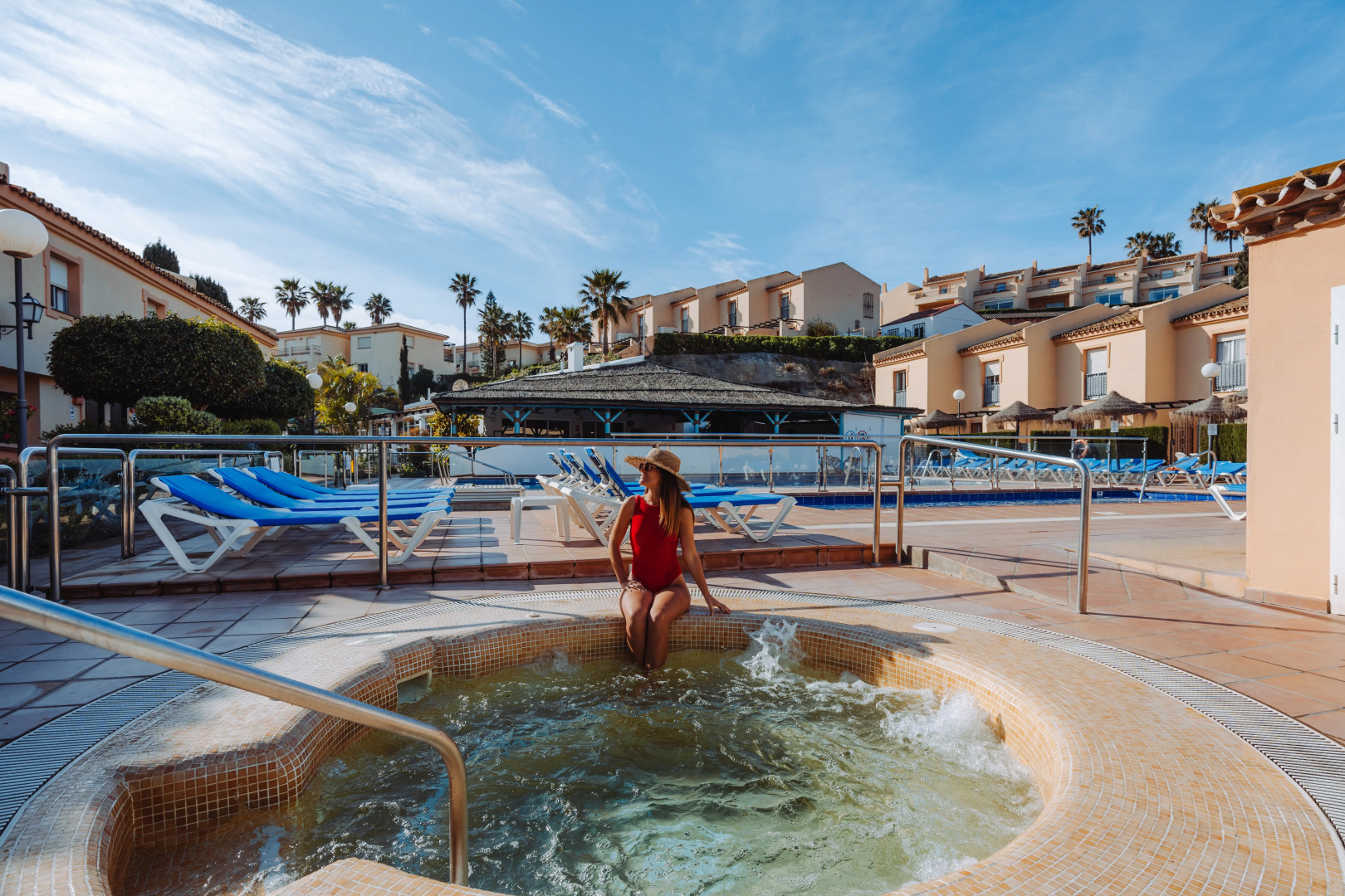 Курортный отель Ramada Hotel & Suites by Wyndham Costa del Sol