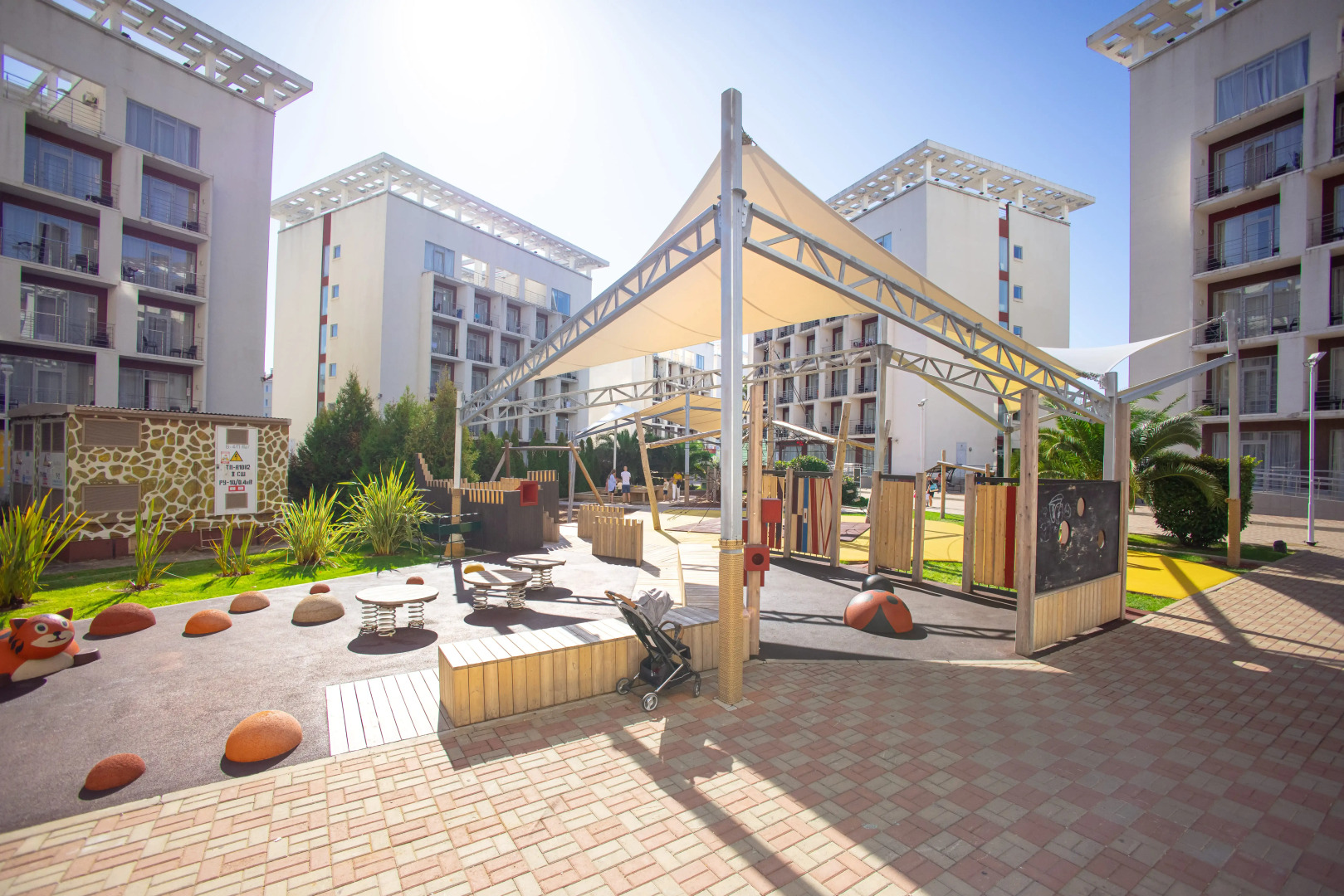 Отель Bridge Family