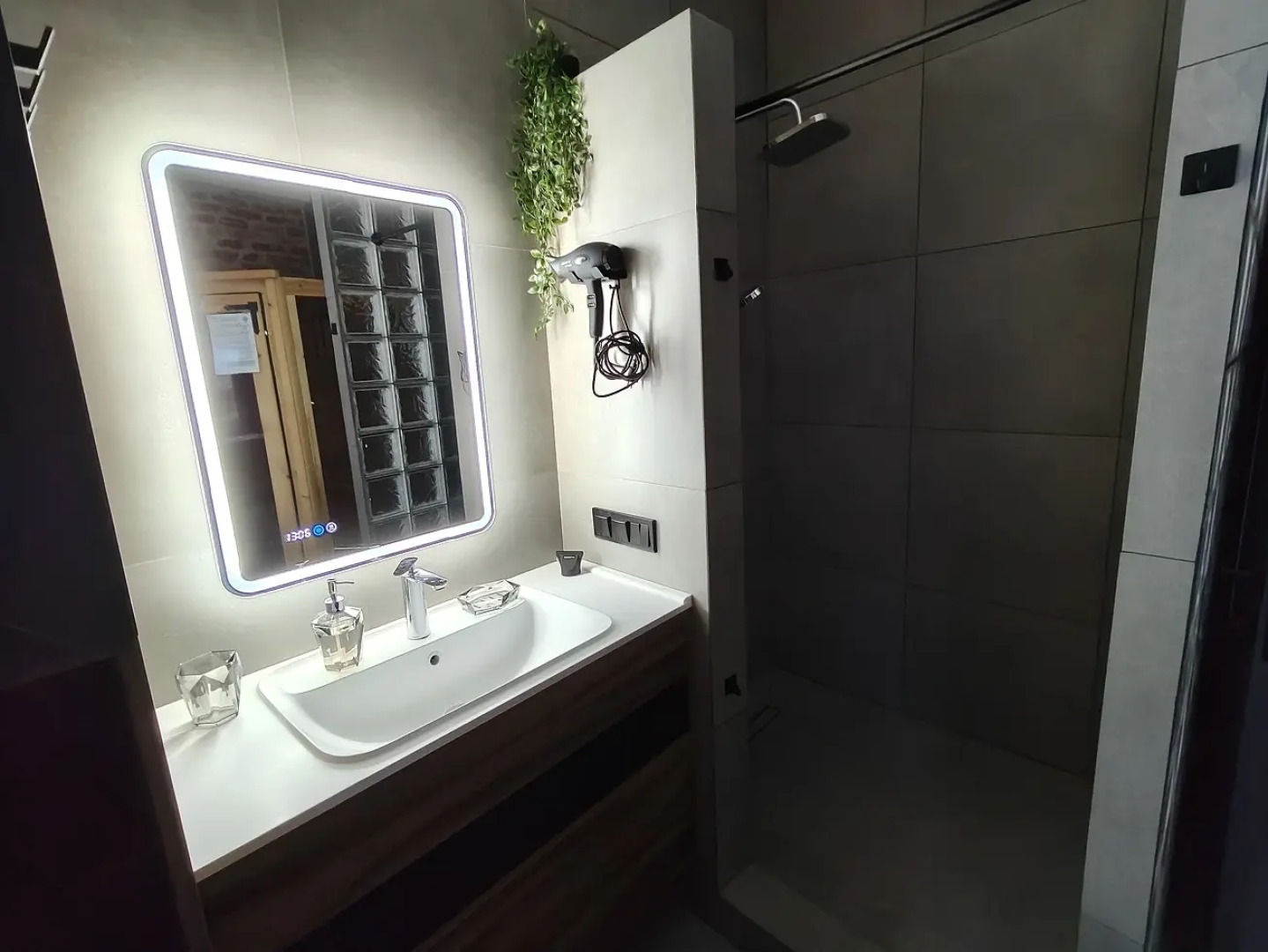 Квартира с сауной посуточно и  2х уровневой спальней