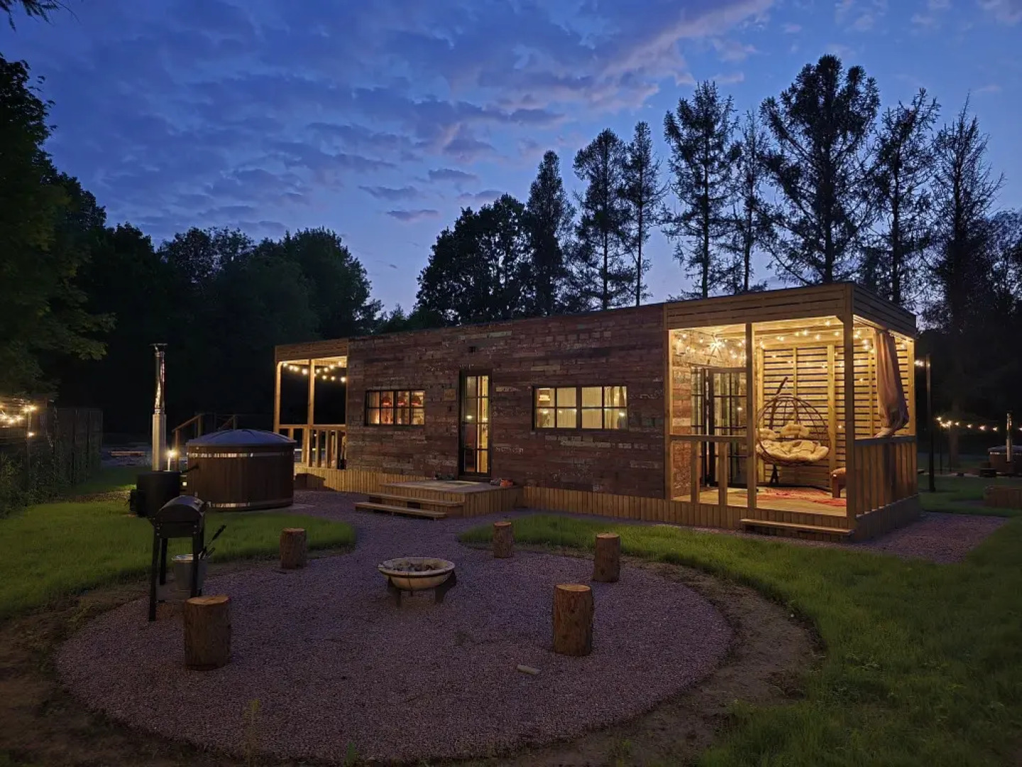 Частный дом Коттедж Шапки дача Vintage с камином