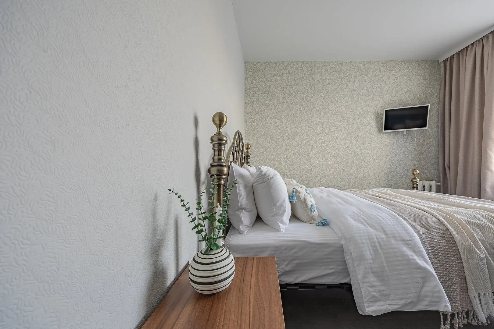 Апартаменты двухкомнатные в самом центре на Большой Покровской 73, Сова-Дом