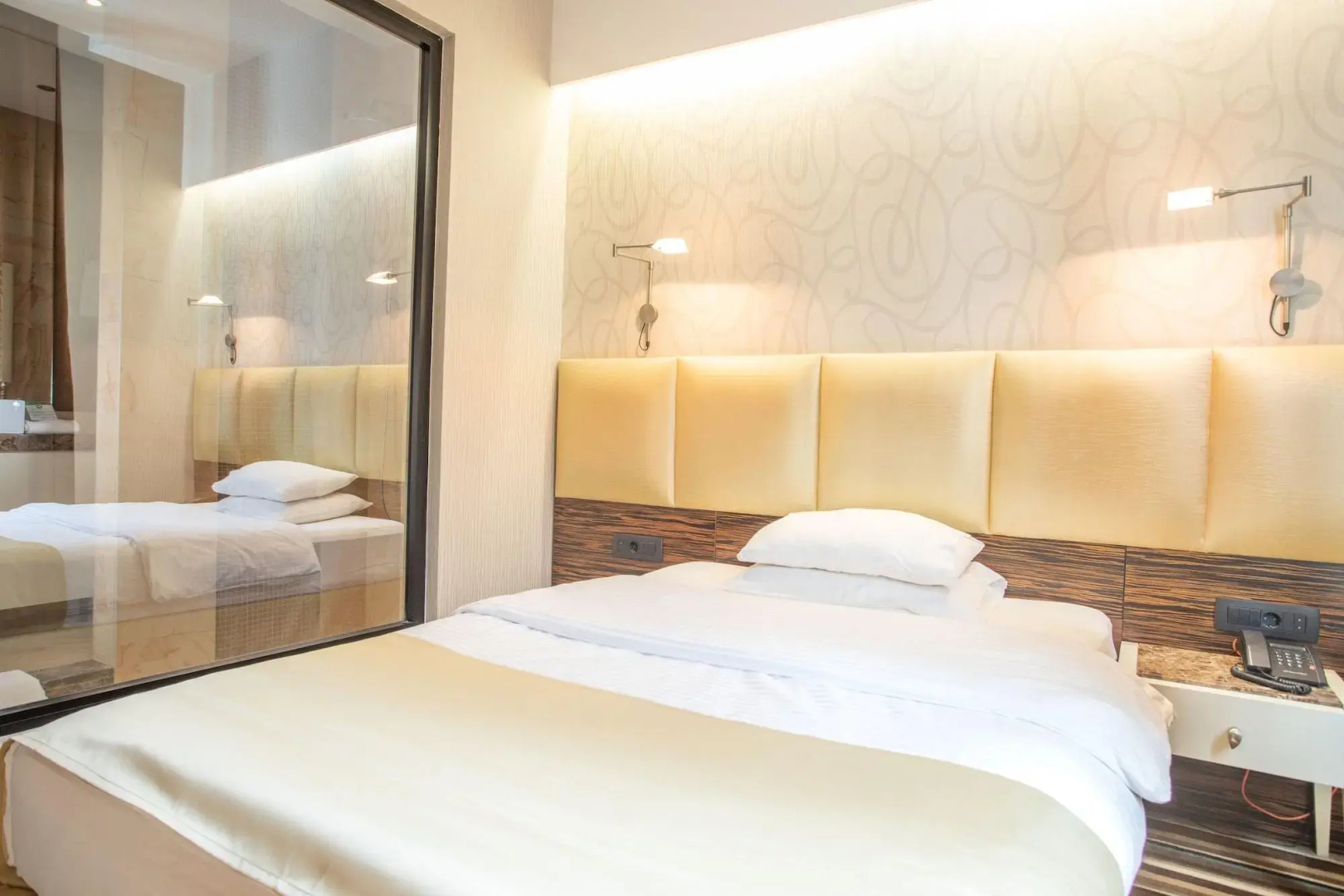 Отель Crystal Hotel Belgrade