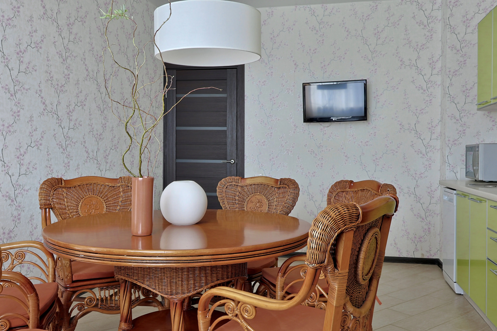 Квартира Комфортное Жилье в Центре Города с Видом на Реку Булак