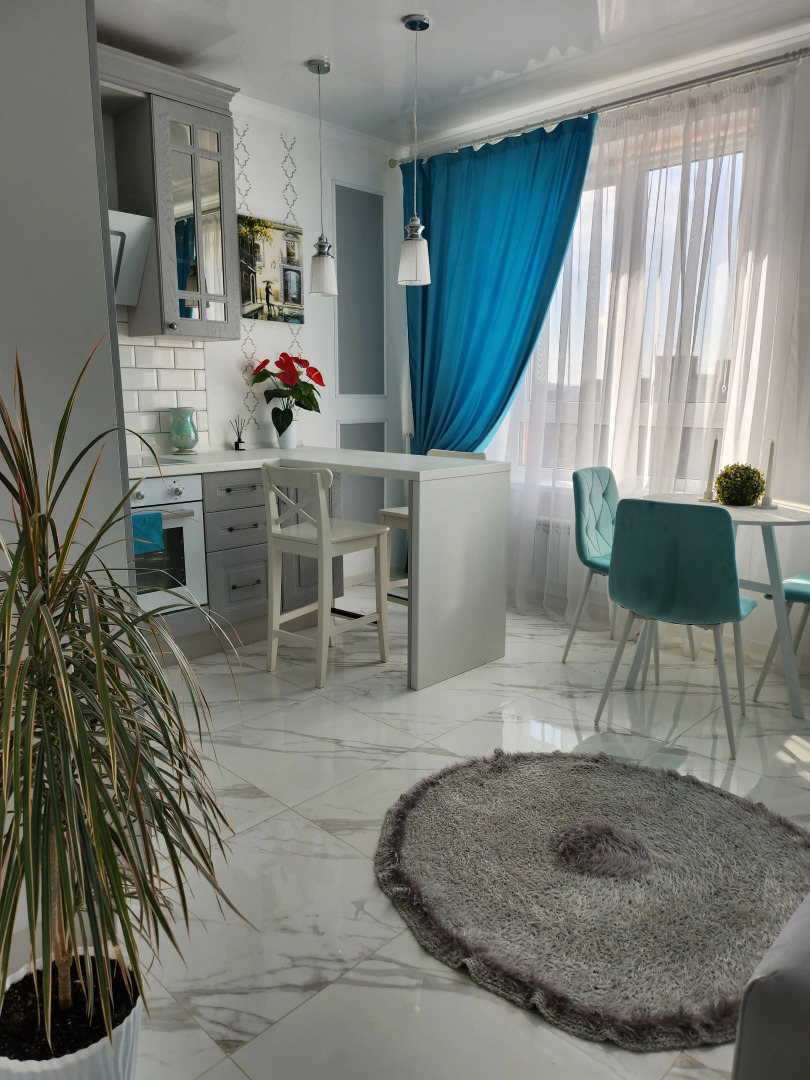 Квартира с видом на закат Родионова, 19